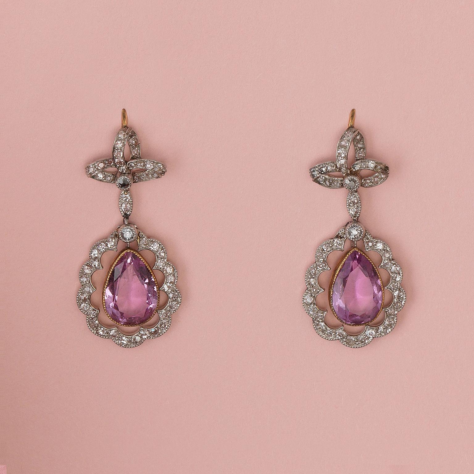A delicate pair of platinum Edwardian earrings with a little bow set with rose cut diamonds with suspending below a drop shaped pink topaz with rose cut diamonds surround, England, circa 1910.

measurements topaz: 1 x 0.7 cm
weight: 5.23