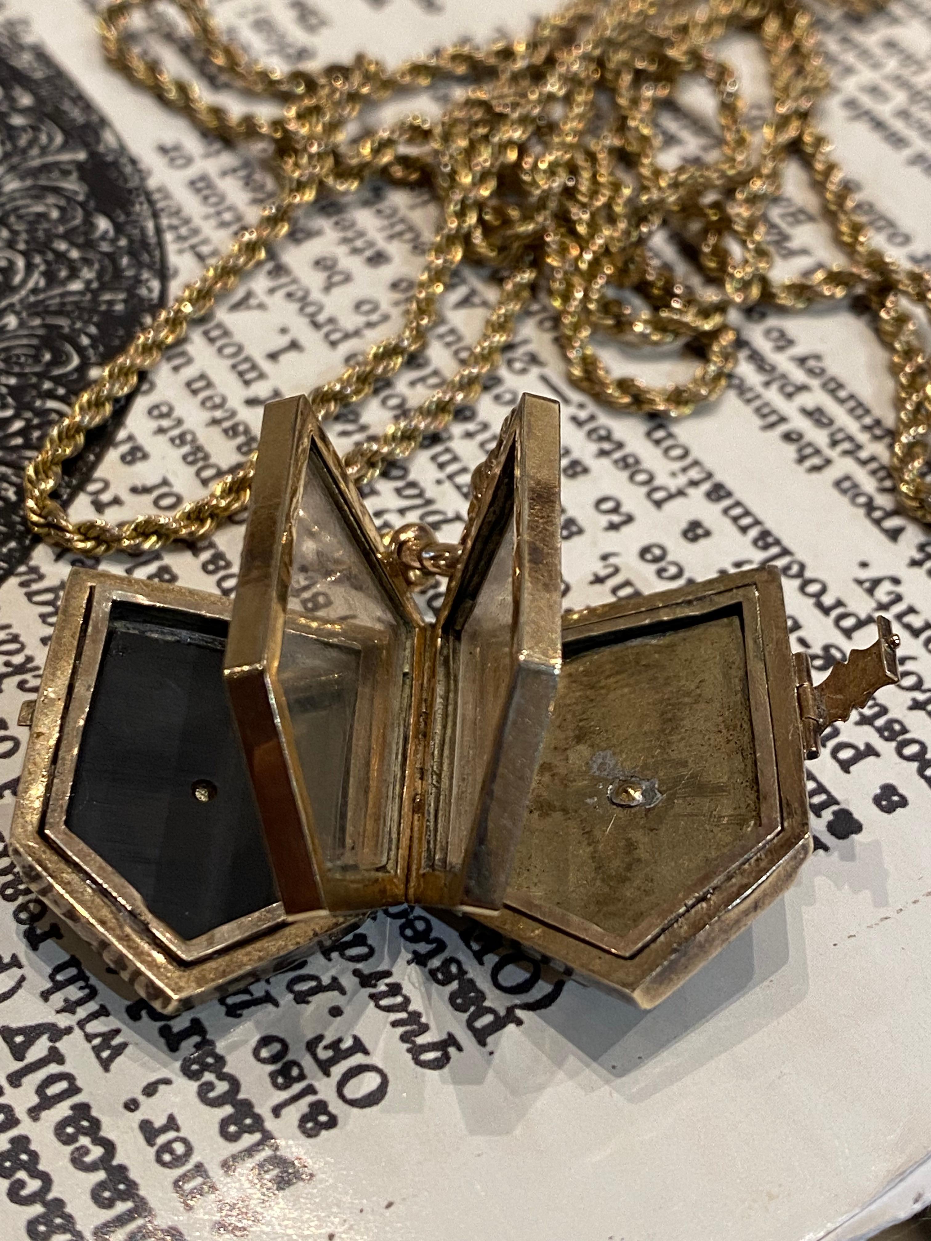 Edwardian Gold Filled Black Onyx Multi-Compartment Shield Locket & Guard Chain For Sale 3
