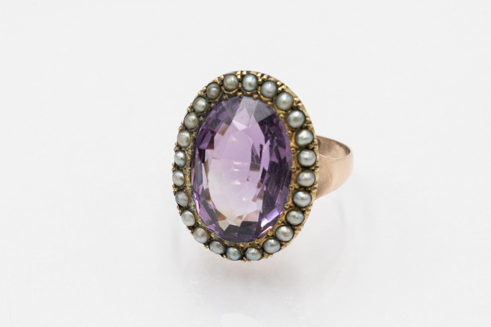 Women's Edwardian gold ring with amethyst and natural pearls, 1911-1912. For Sale