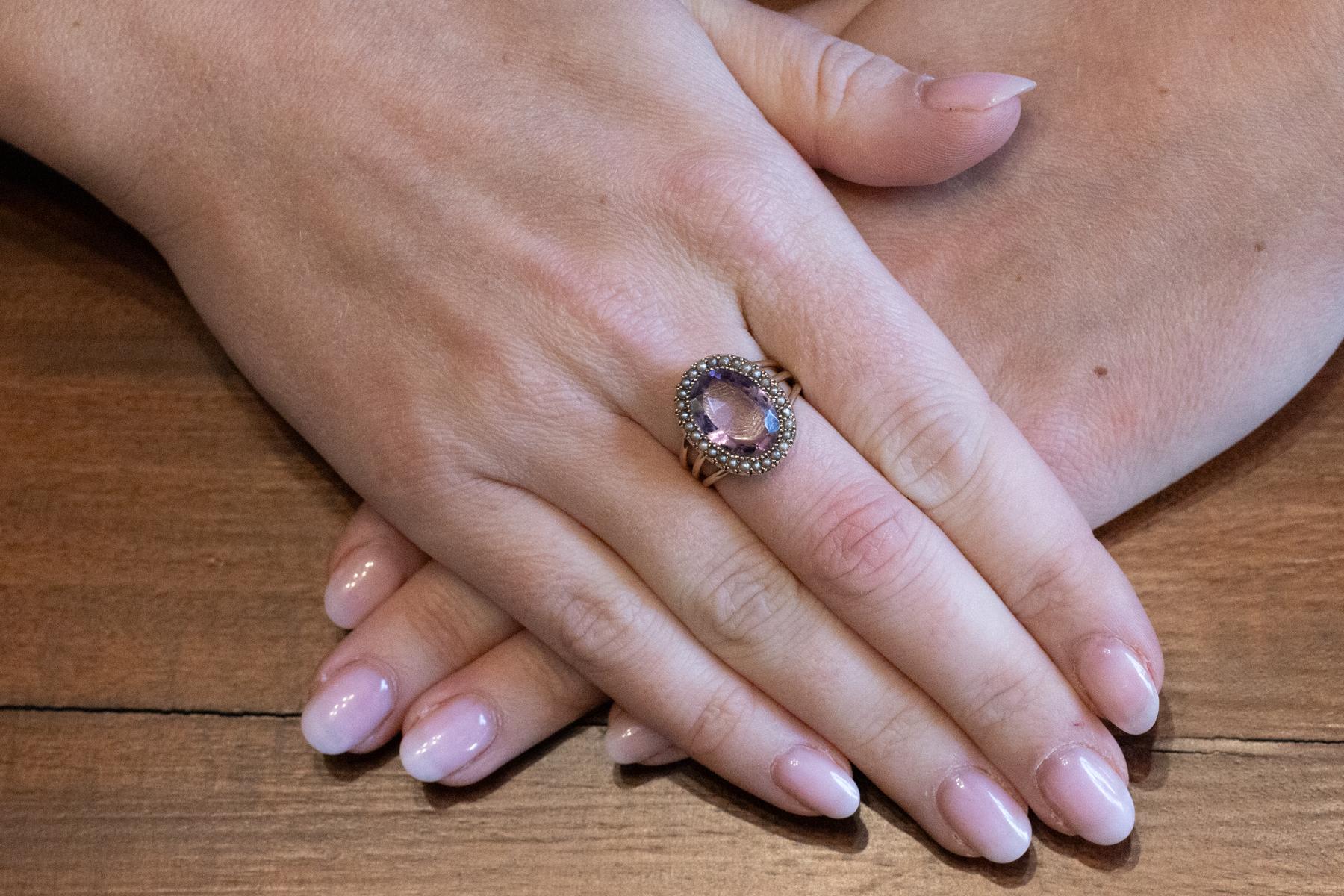 Edwardian gold ring with amethyst and natural pearls, early 20th century in vendita 4