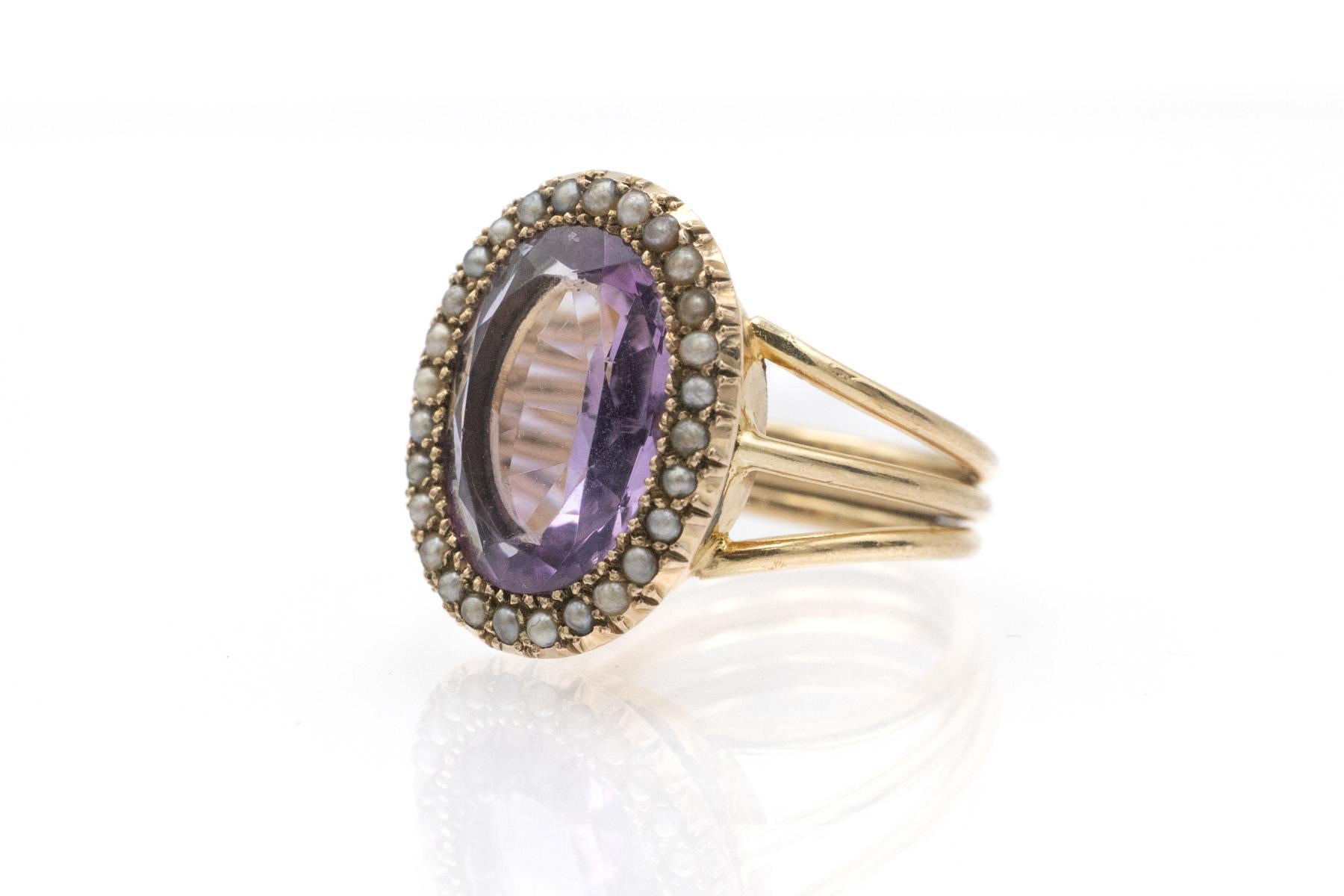 Donna Edwardian gold ring with amethyst and natural pearls, early 20th century in vendita