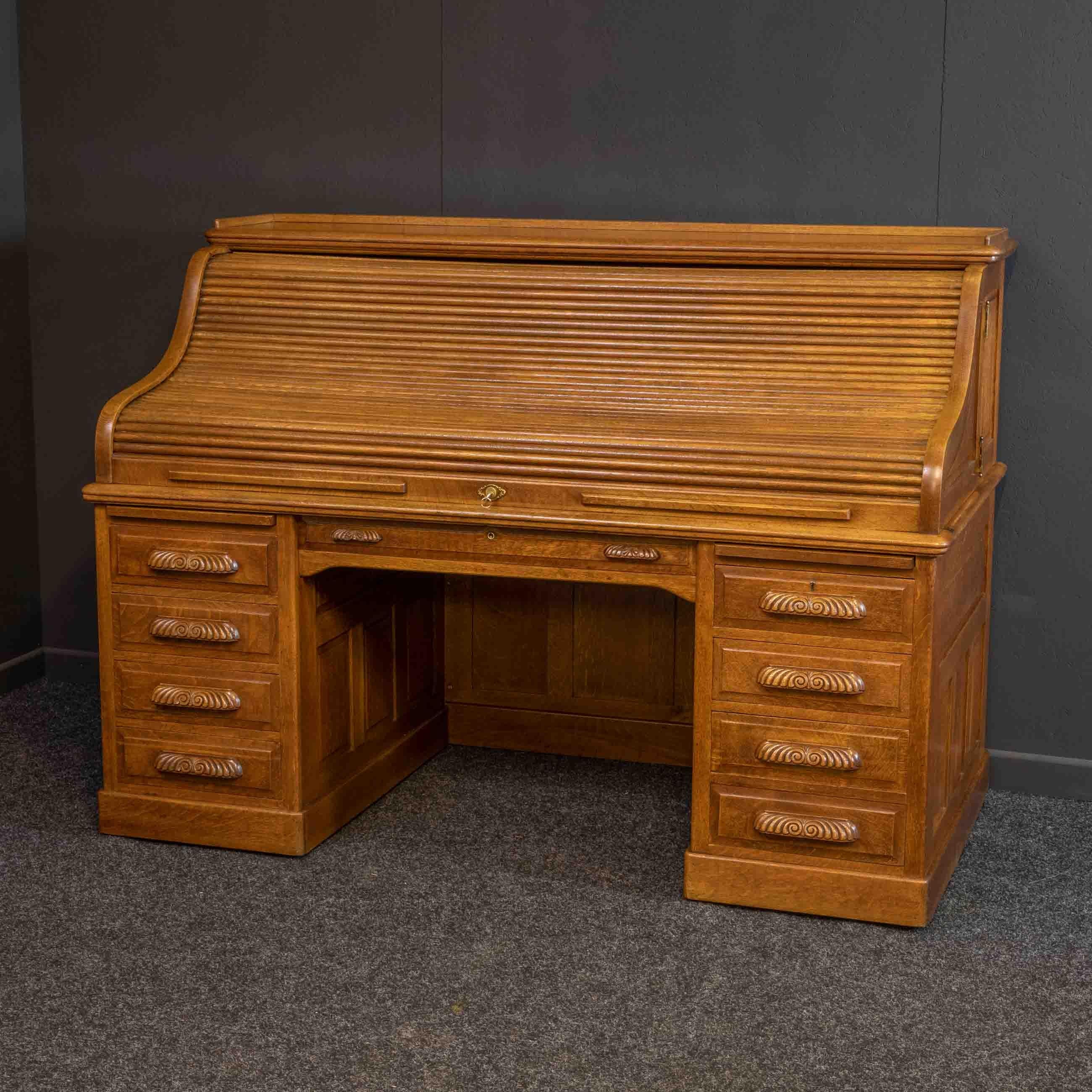 20th Century Edwardian Golden Oak Roll Top Desk For Sale