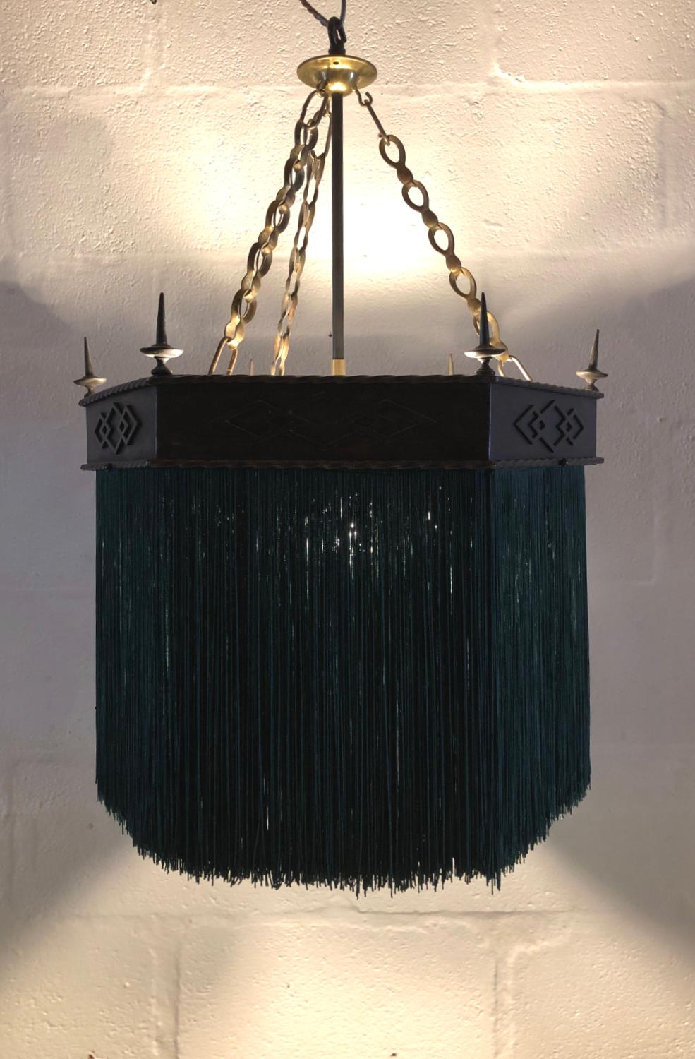 Lampadario a sospensione gotico edoardiano esagonale con frange in rame verde e nappe in vendita 7