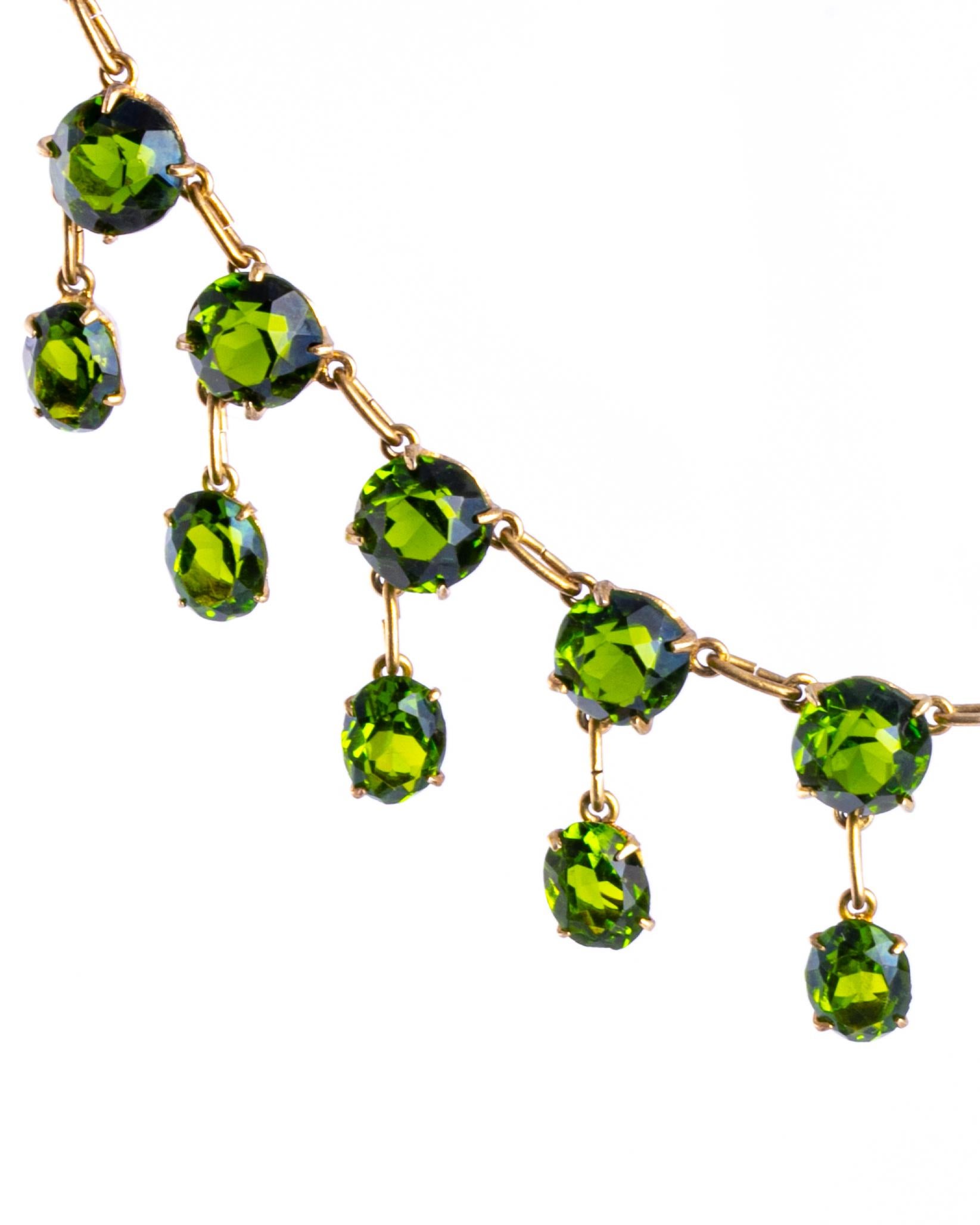 Halskette aus grünem Stein und vergoldetem Silber im viktorianischen Stil (Viktorianisch) im Angebot