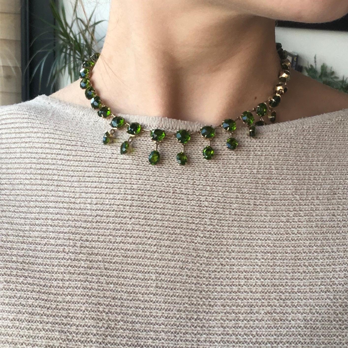Halskette aus grünem Stein und vergoldetem Silber im viktorianischen Stil Damen im Angebot