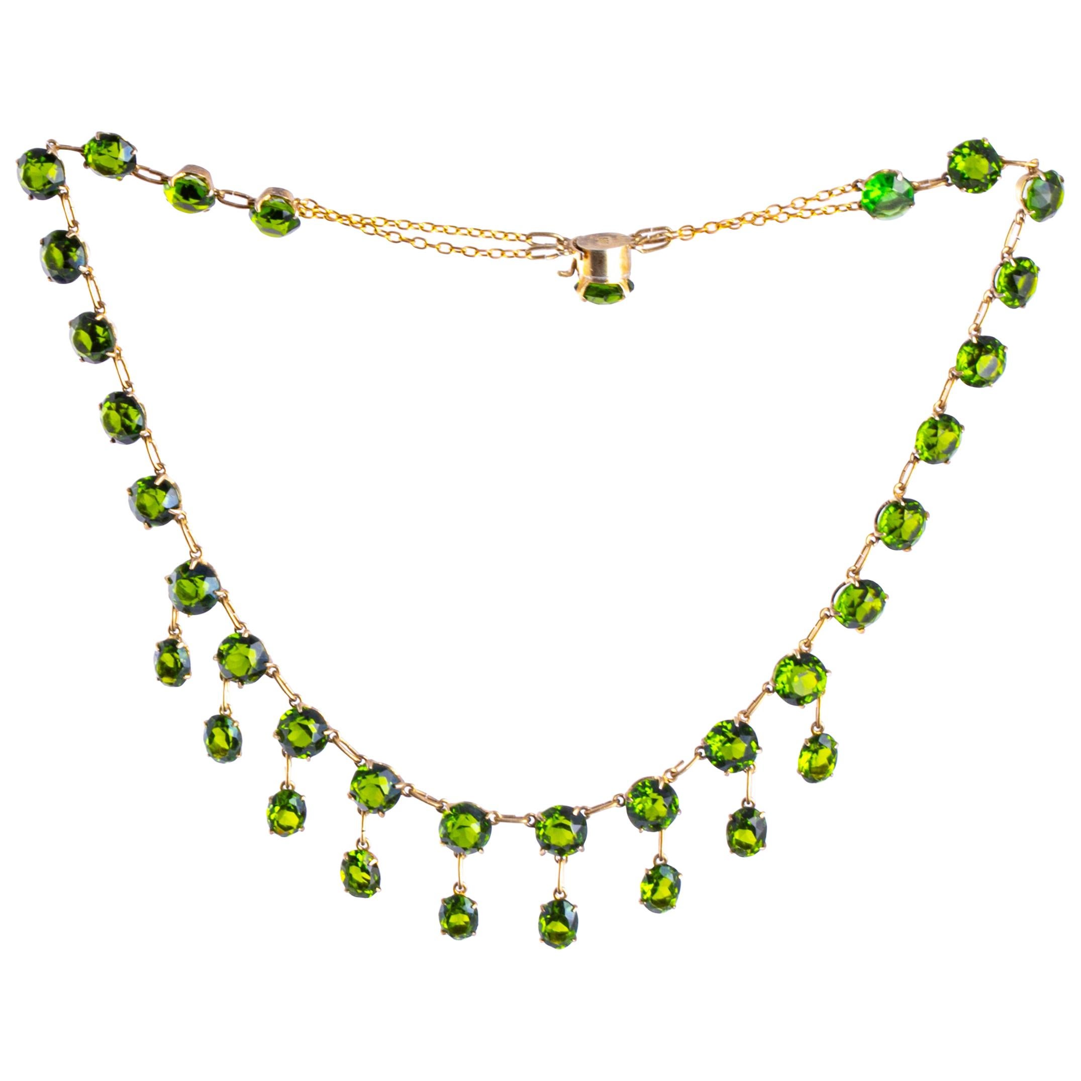 Halskette aus grünem Stein und vergoldetem Silber im viktorianischen Stil im Angebot