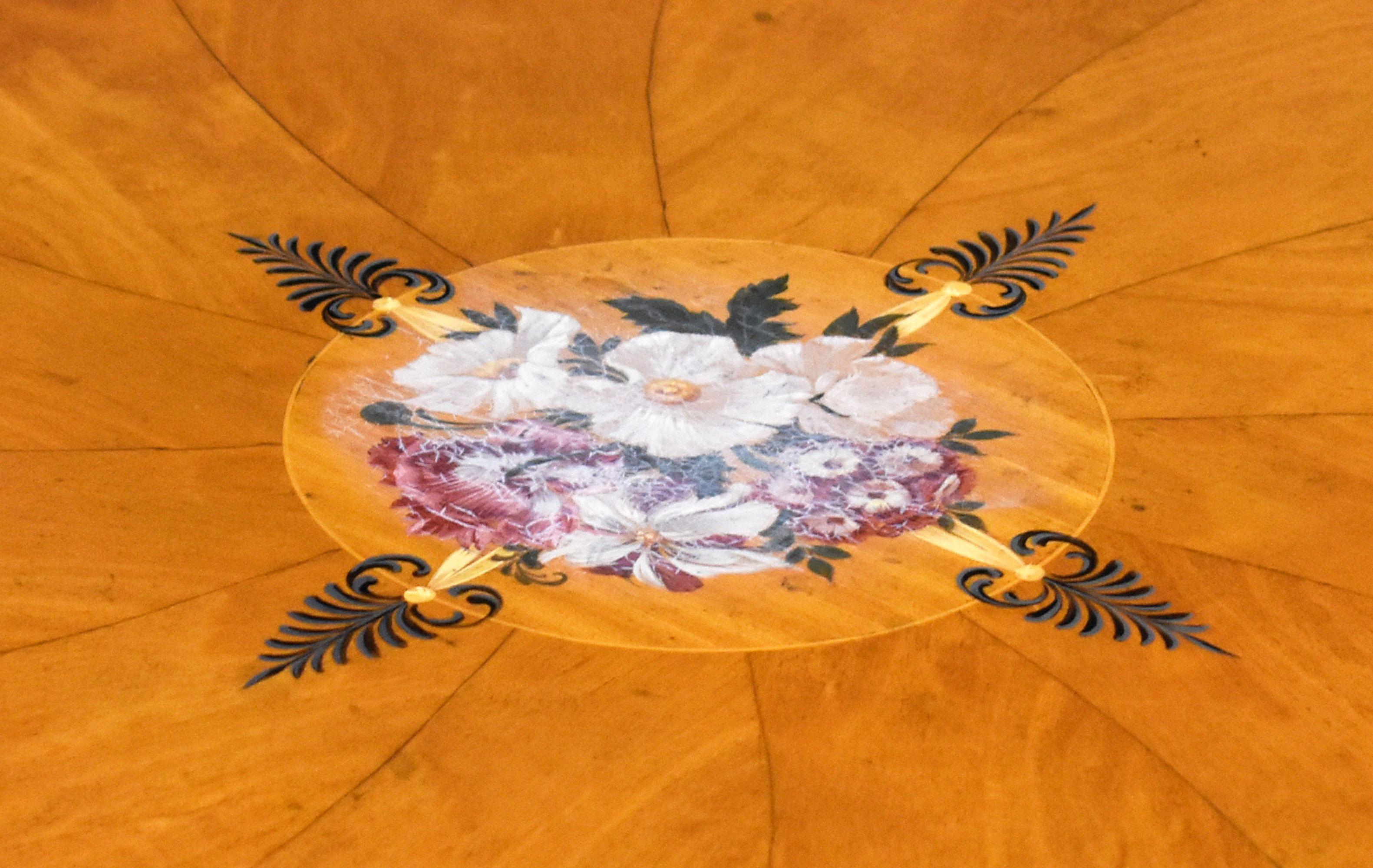 Edwardian Hand Painted Satinwood Drum Table In Good Condition For Sale In Chelmsford, Essex