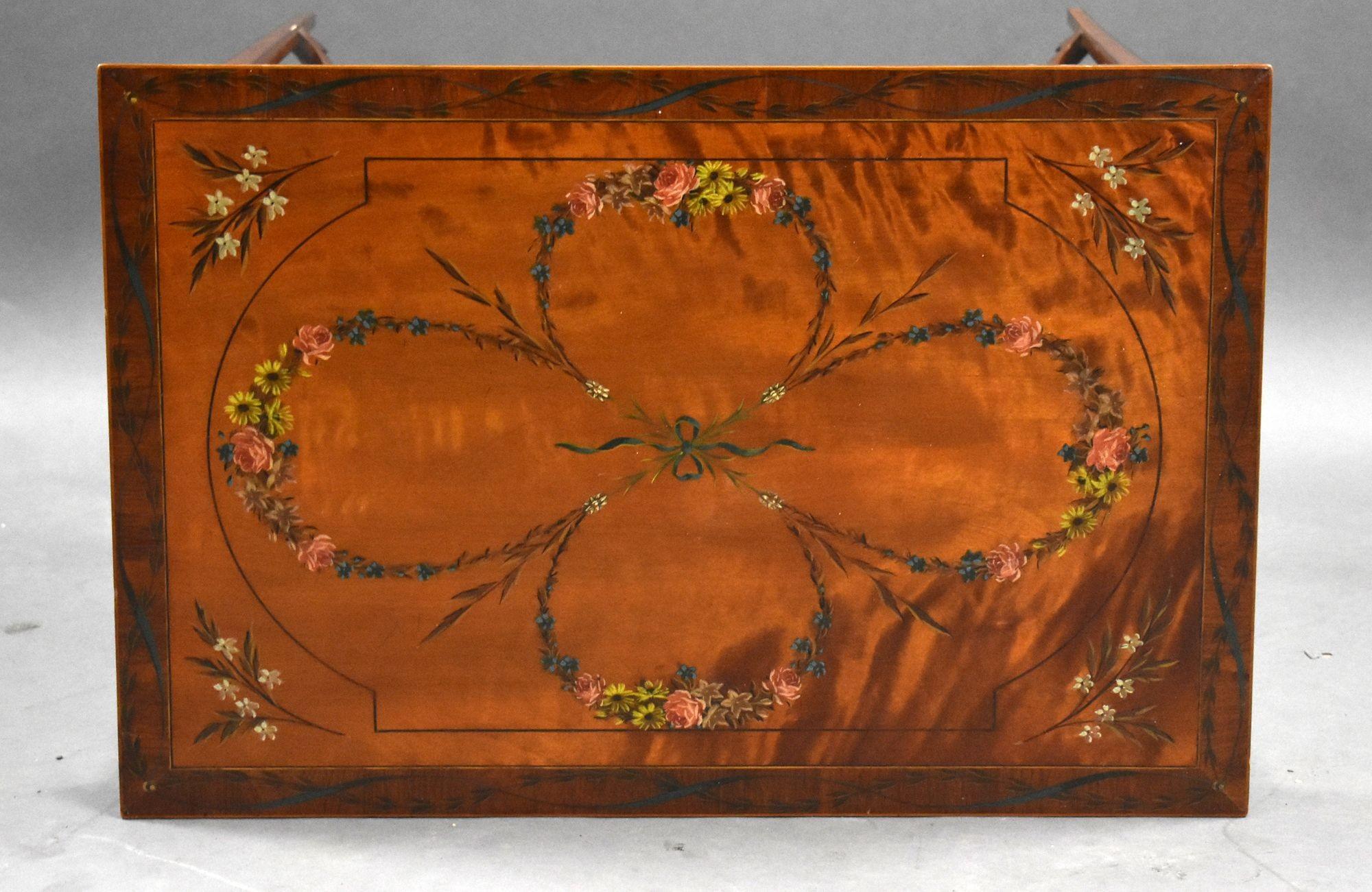 Edwardian Hand Painted Satinwood Occasional Table In Good Condition For Sale In Chelmsford, Essex