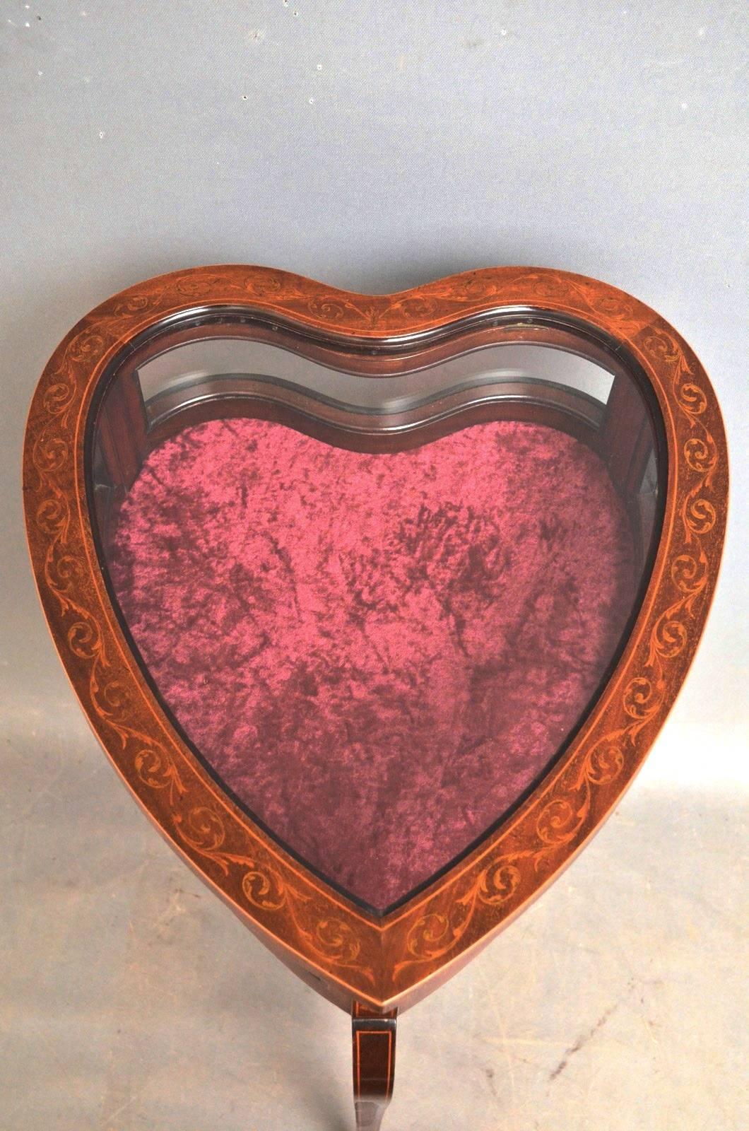 heart shaped display table