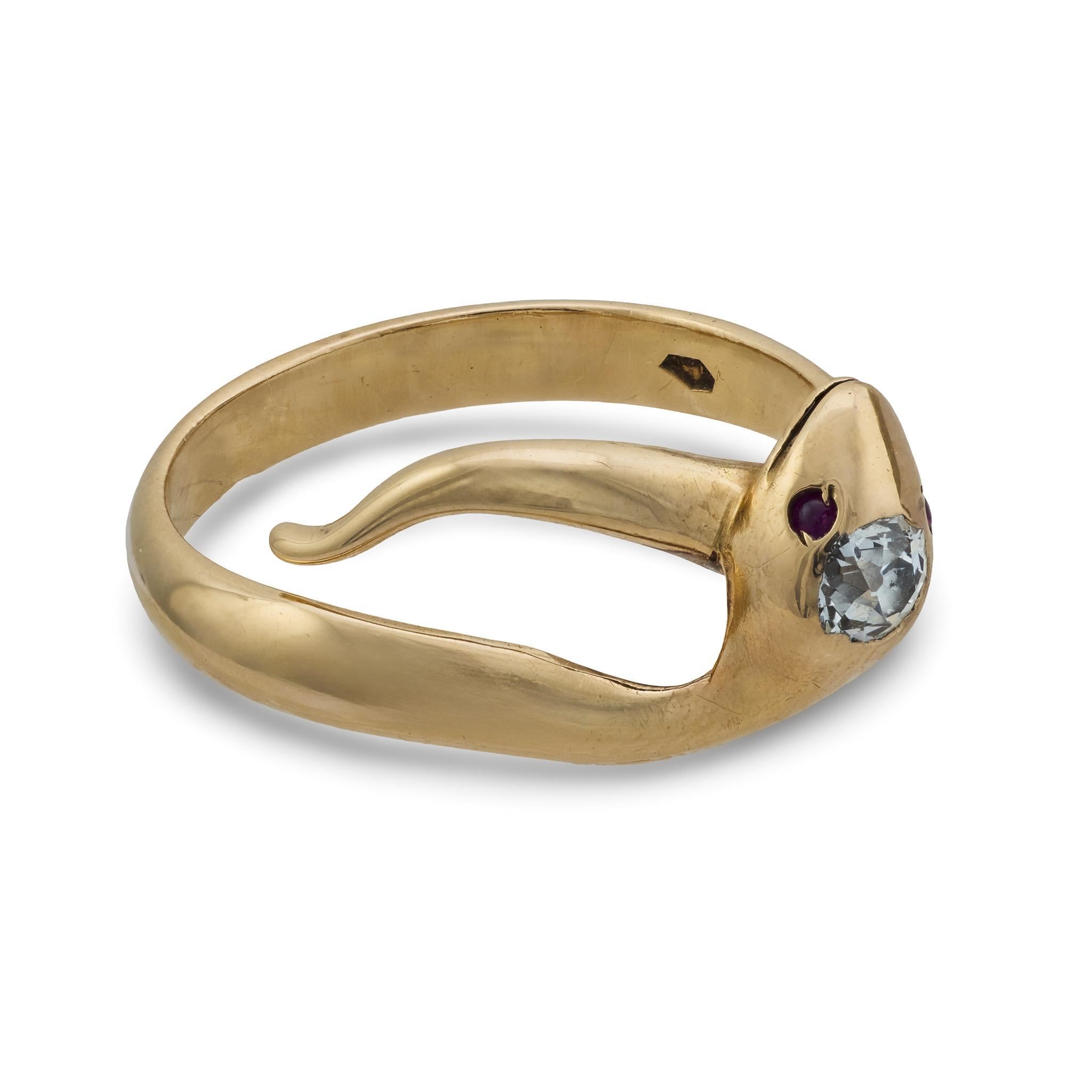 Bague serpent en or jaune 14k, diamant rubis hongrois édouardien Bon état - En vente à Beverly Hills, CA