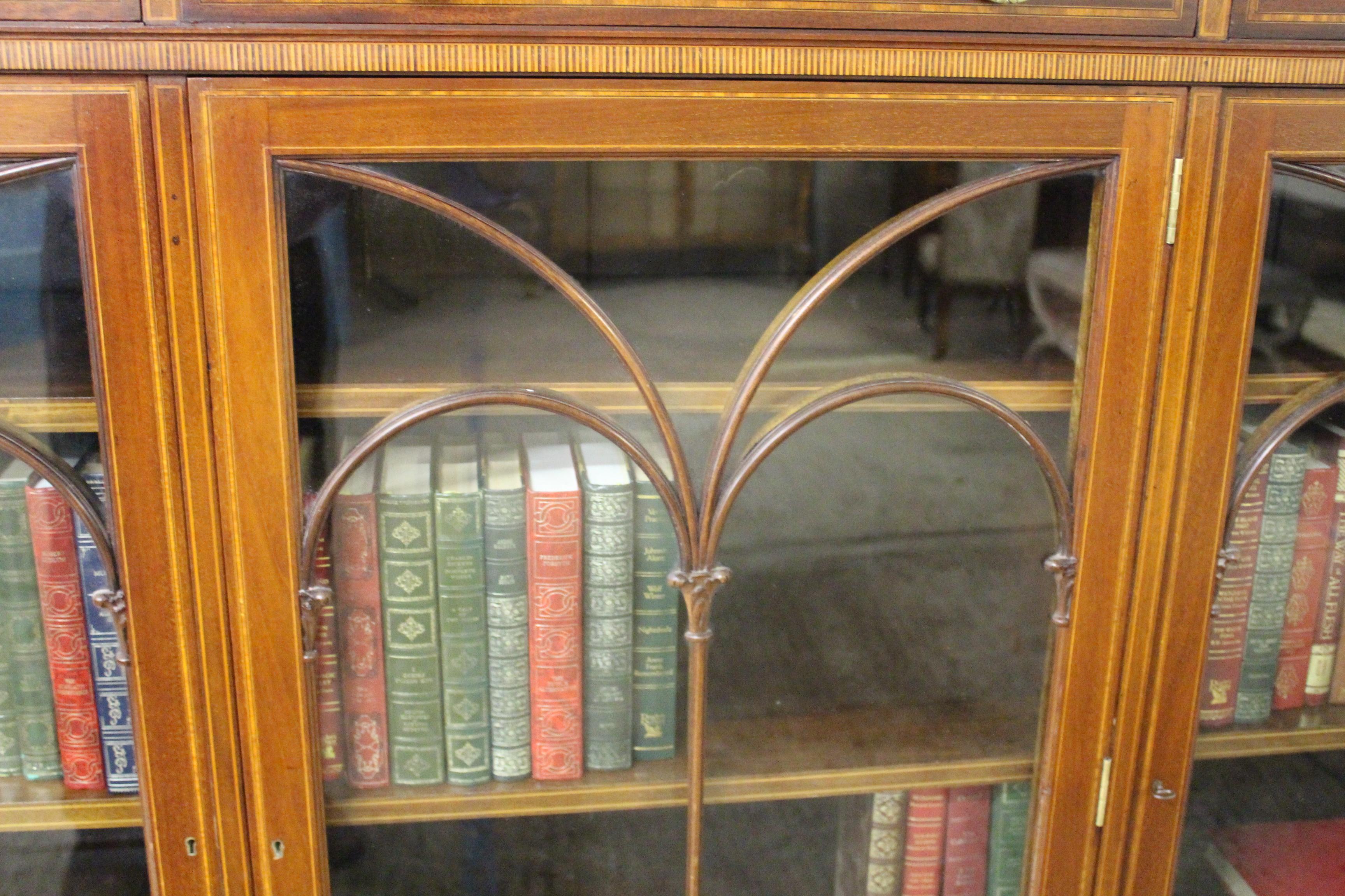 Edwardian Inlaid Mahogany Bookcase by Maple and Co In Good Condition For Sale In Poling, West Sussex