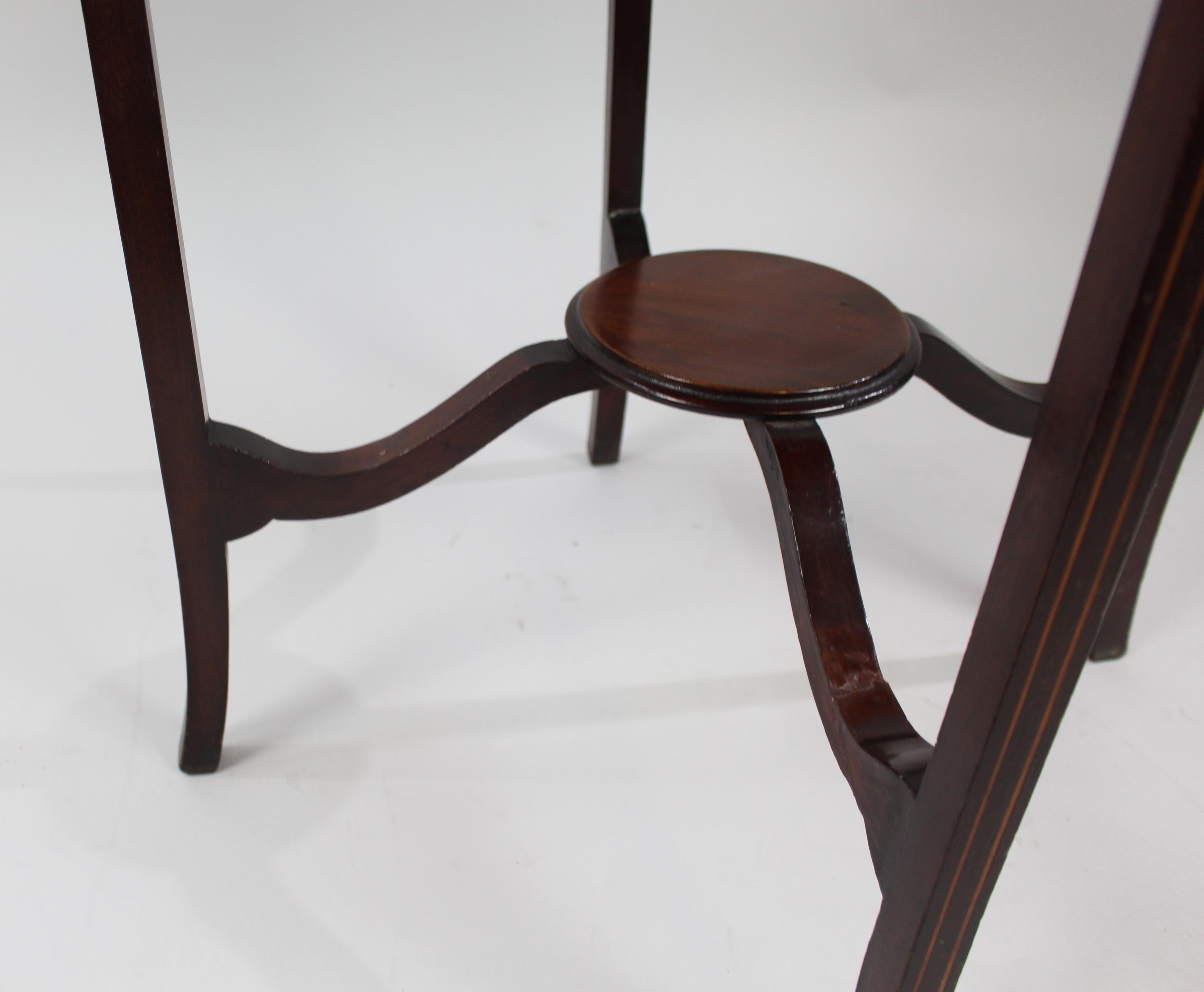 Edwardian Inlaid Mahogany Circular Lamp Table For Sale 4