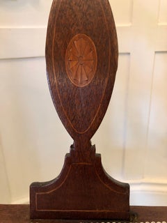 Antica sedia d'angolo in mogano intarsiato di epoca edoardiana