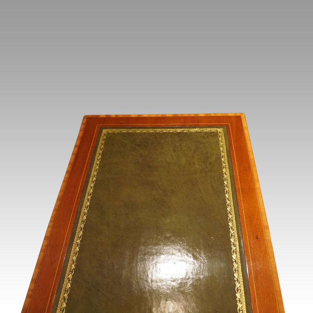Edwardianischer Schreibtisch aus Mahagoni mit Intarsien im Angebot 1