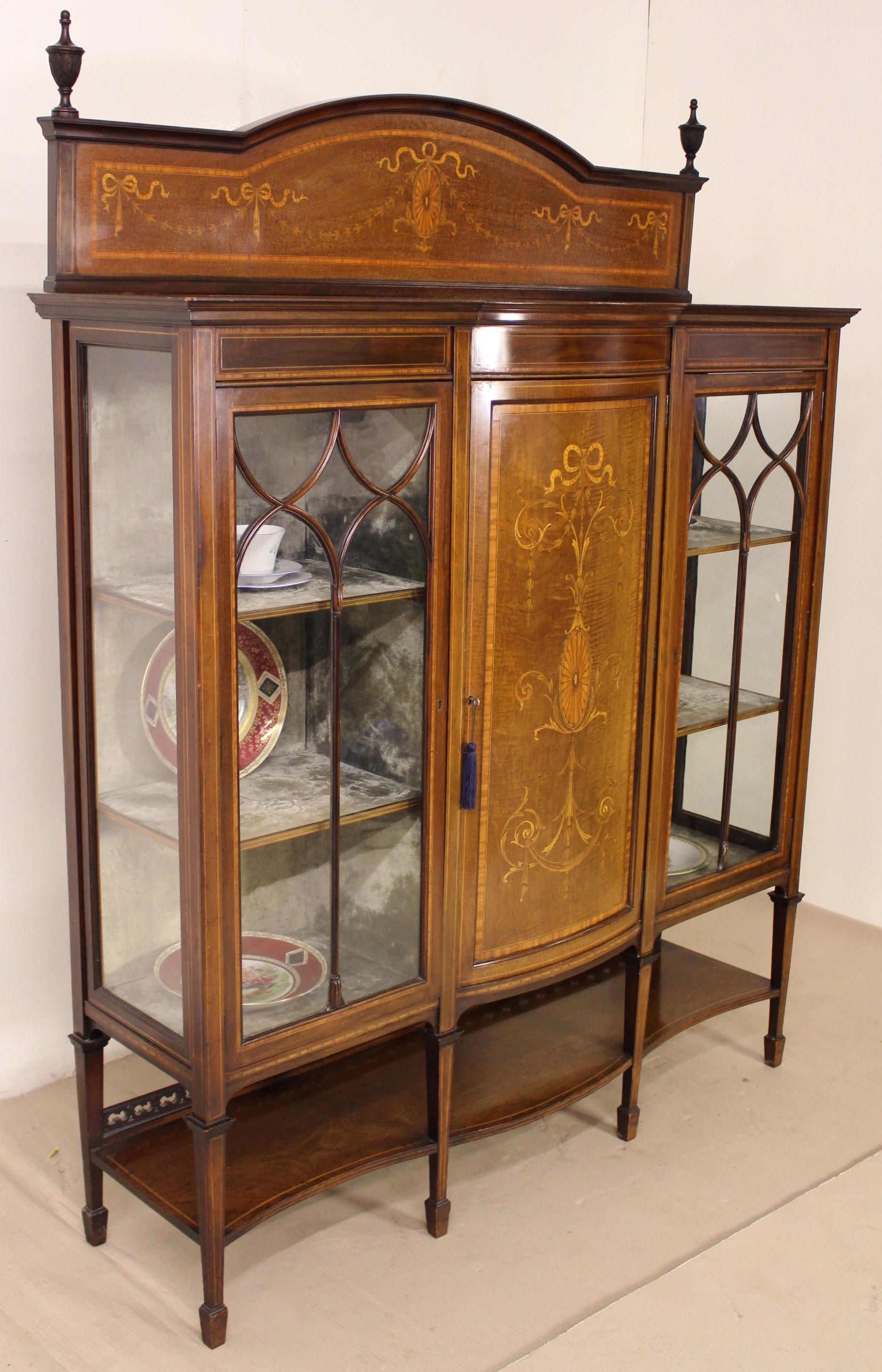 Edwardian Inlaid Mahogany Display Cabinet In Good Condition For Sale In Poling, West Sussex