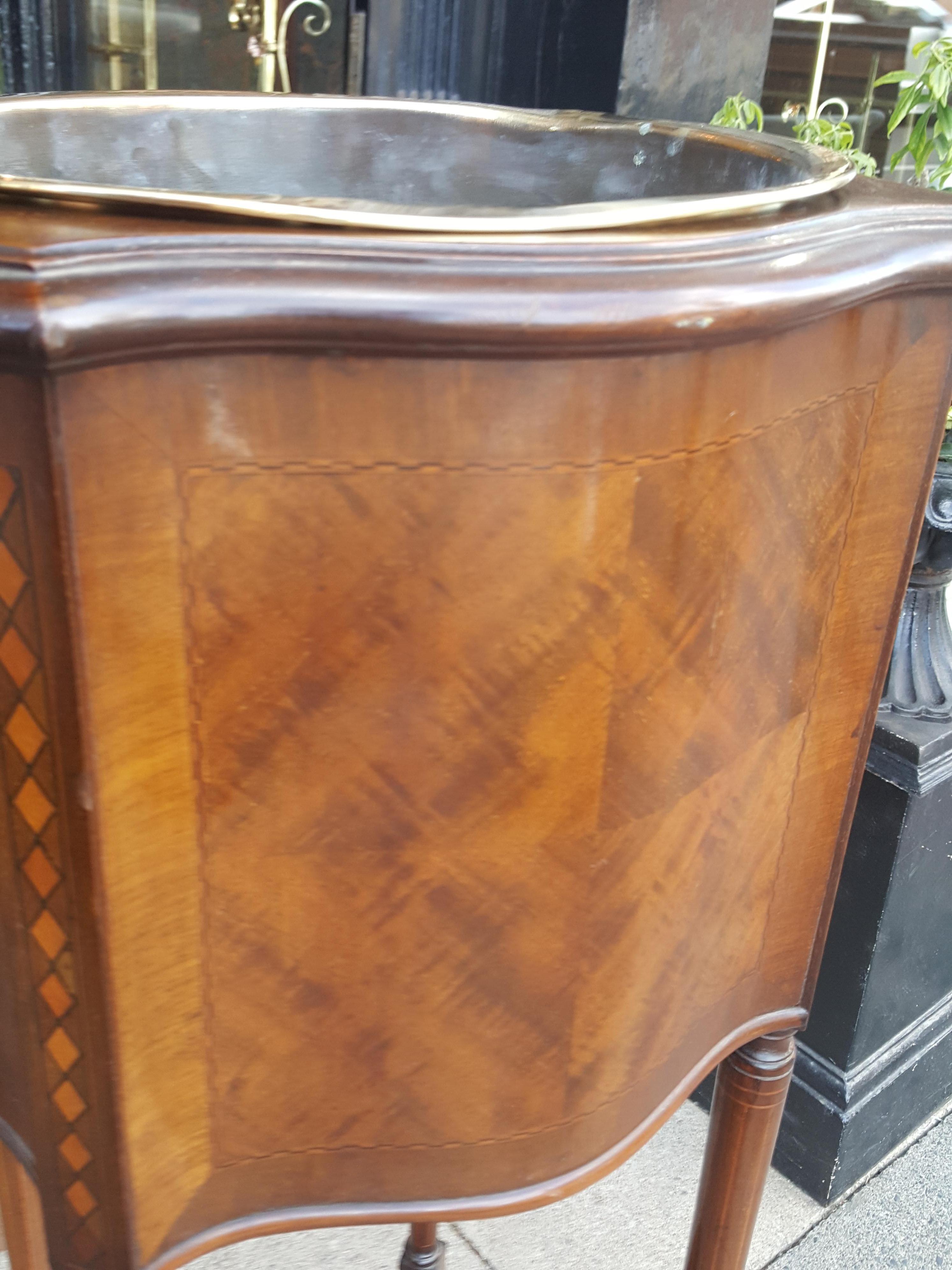 Edwardian Inlaid Mahogany Jardiniere Planter In Good Condition For Sale In Altrincham, Cheshire