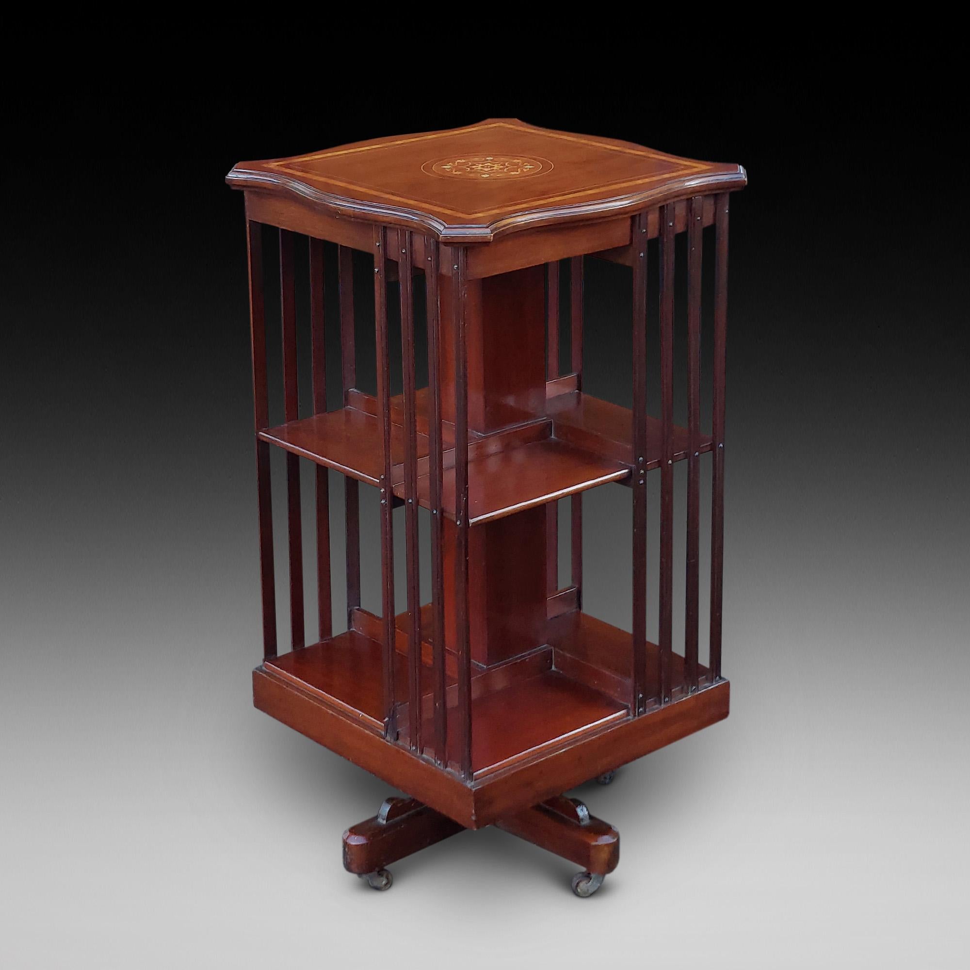 Librería giratoria eduardiana de caoba con incrustaciones, 8 estantes debajo de una tapa serpentina y sobre ruedas de acero - 19