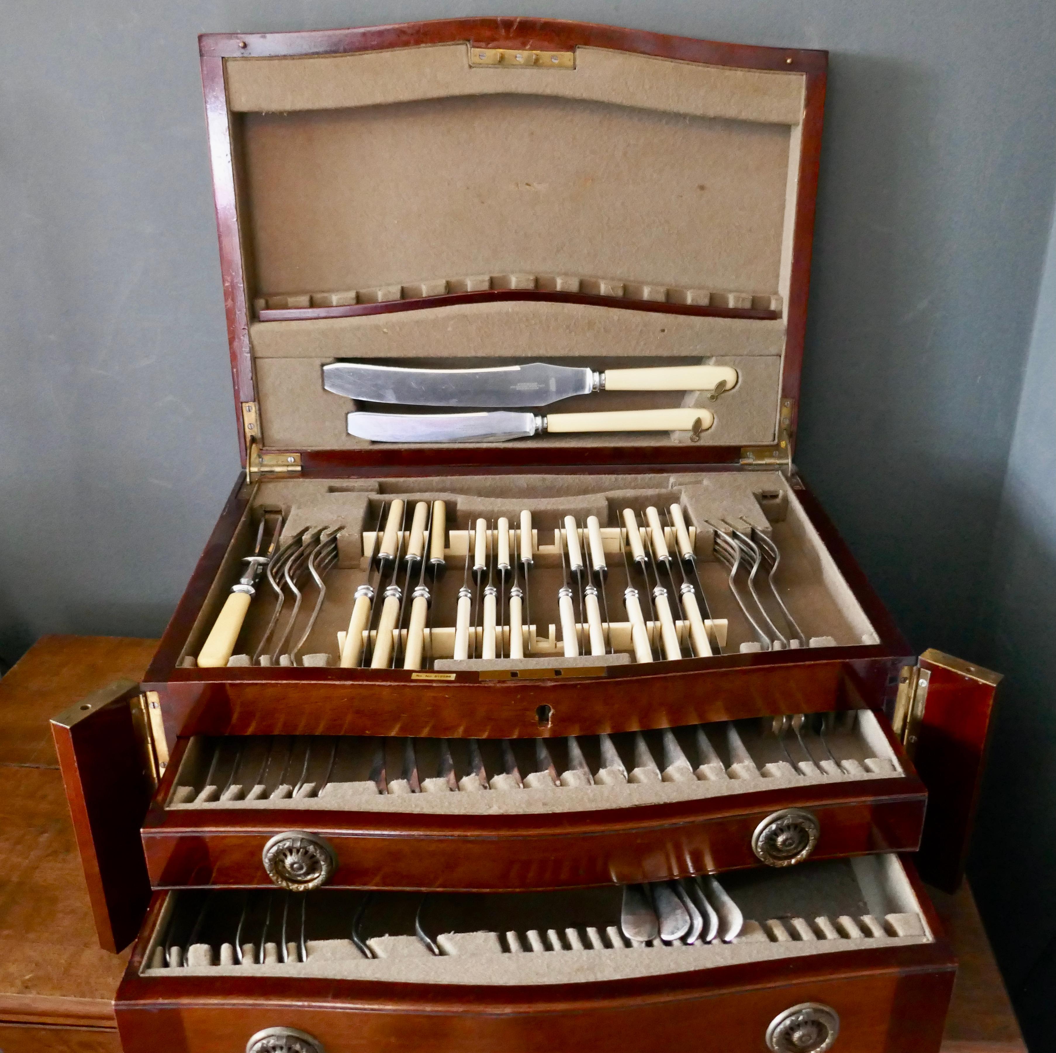 Edwardian inlaid mahogany serpentine Wellington cutlery canteen, Francis Newton

This is a good mahogany canteen, the contents are incomplete and it dates from circa 1900, cutlery by Francis Newton
There are 2 drawers in the box 
In the lid