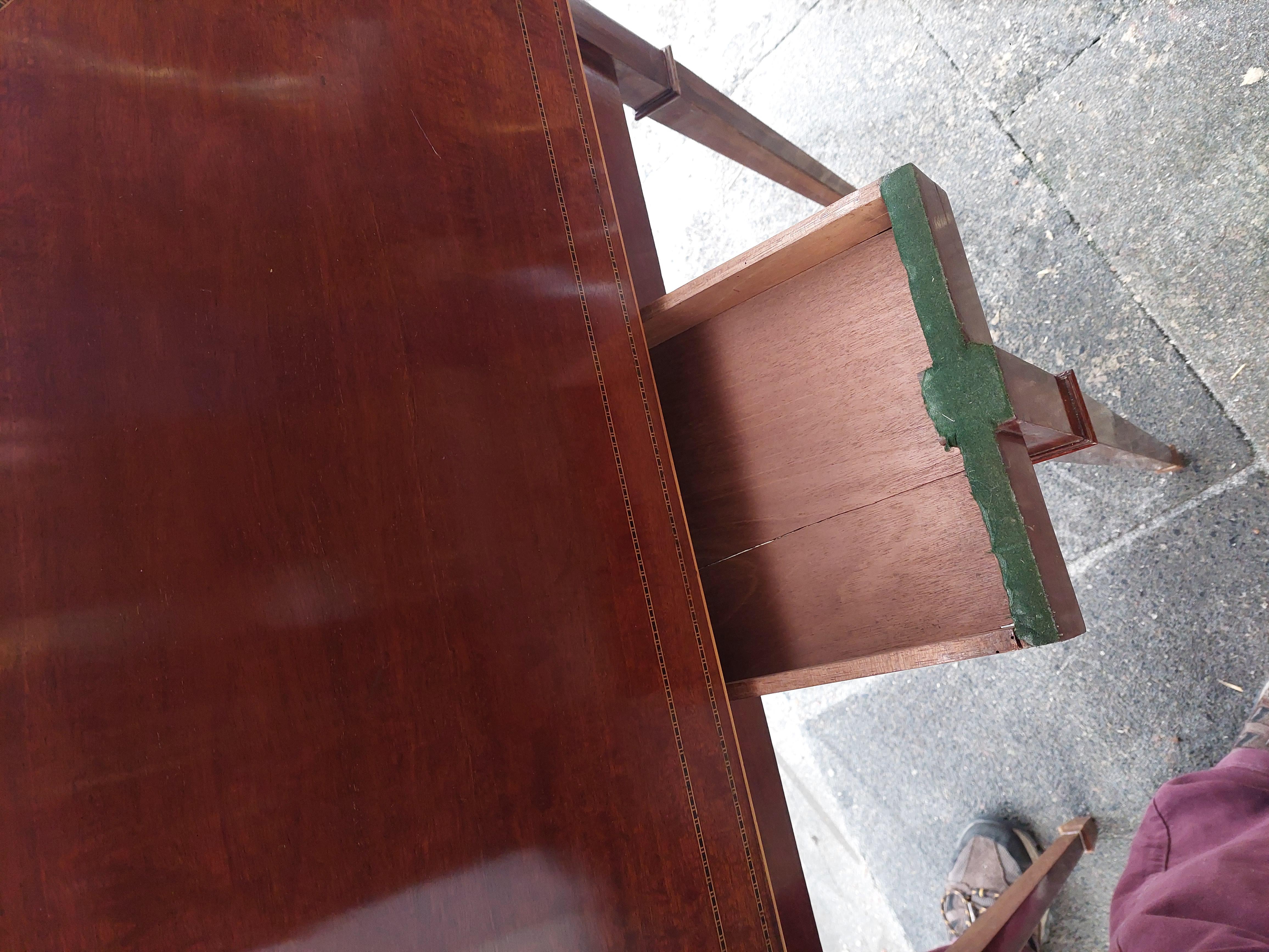 Early 20th Century Edwardian inlaid mahogany turnover top card table For Sale