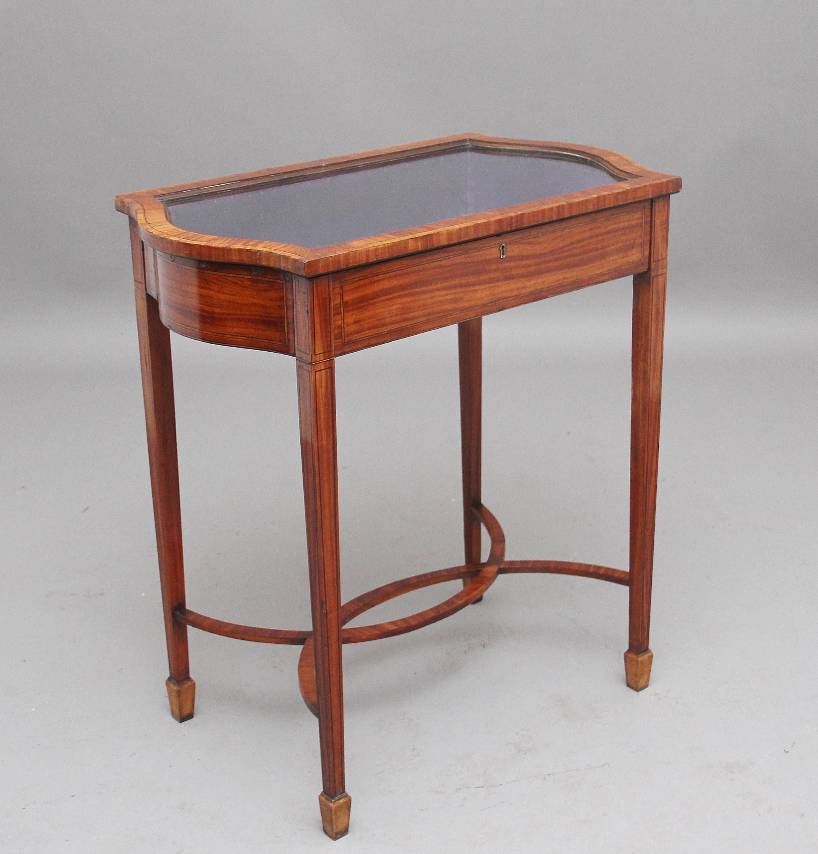 Edwardian Inlaid Satinwood Bijouterie Table In Good Condition For Sale In Martlesham, GB