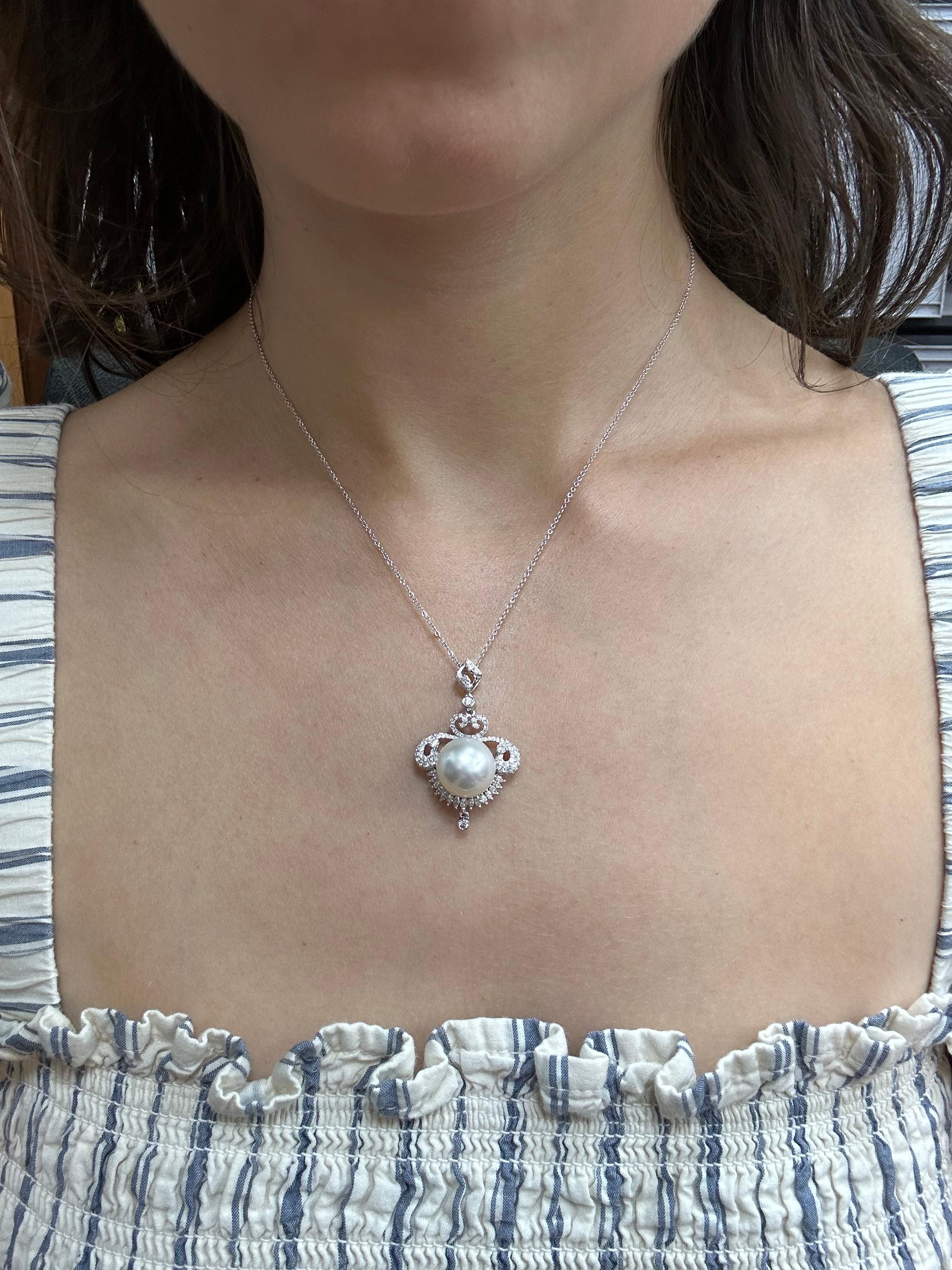 Collar de oro blanco de 18 quilates con diamantes y perlas inspirado en la época eduardiana 0,93 ct Corte redondo en venta