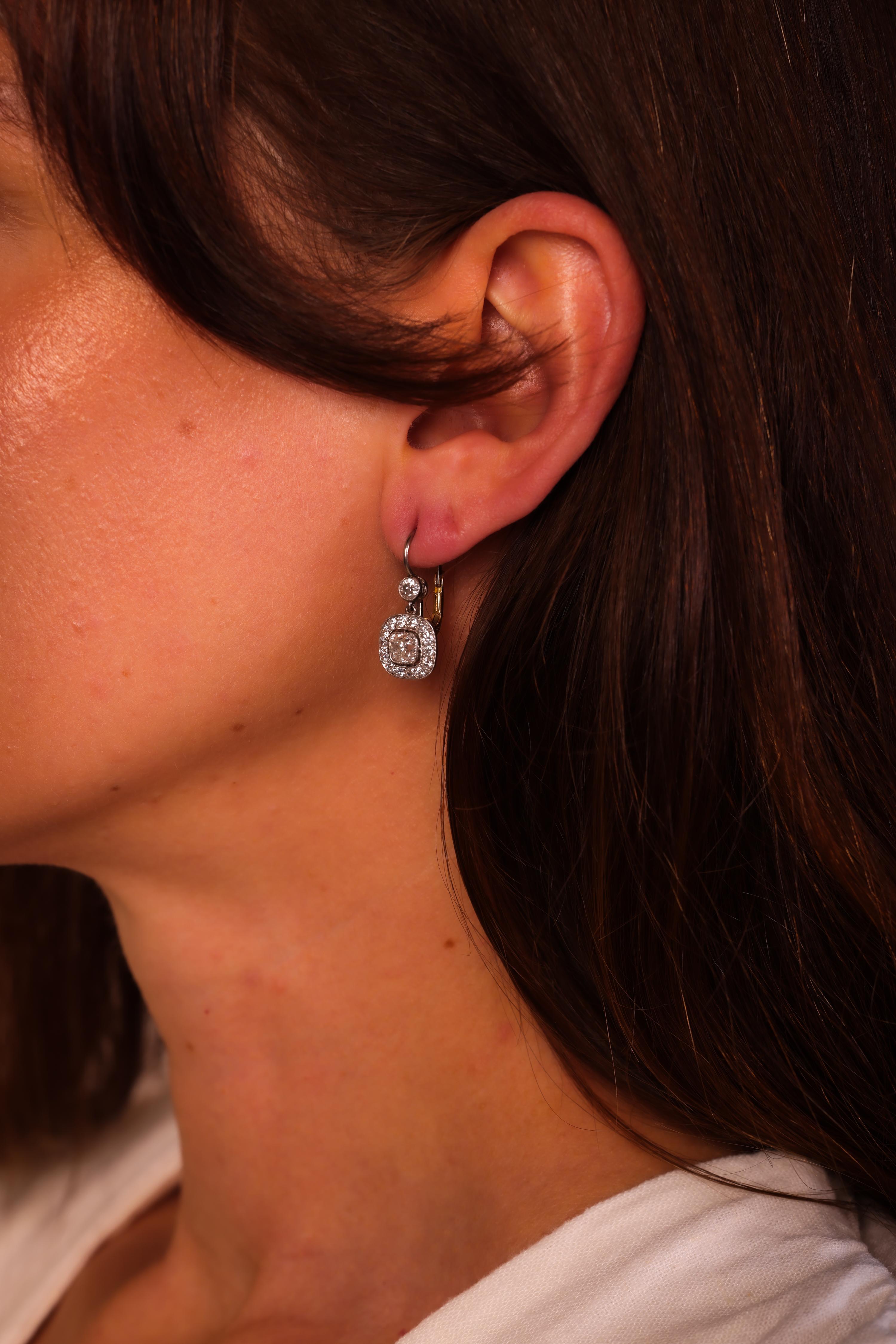 Edwardianisch inspirierte Diamant-Platin-Tropfen-Ohrringe im Zustand „Hervorragend“ in Beverly Hills, CA