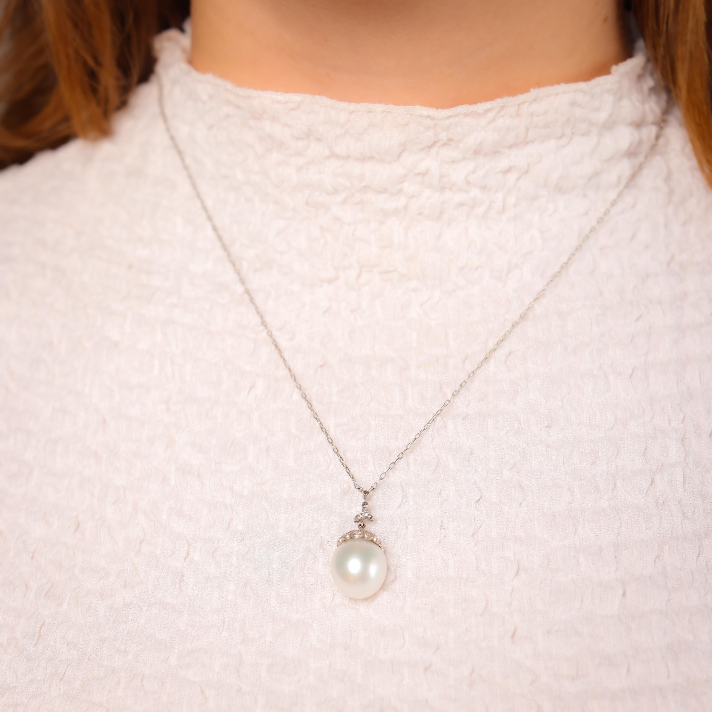 Taglio rotondo Collana in platino con perle e diamanti di ispirazione edoardiana in vendita