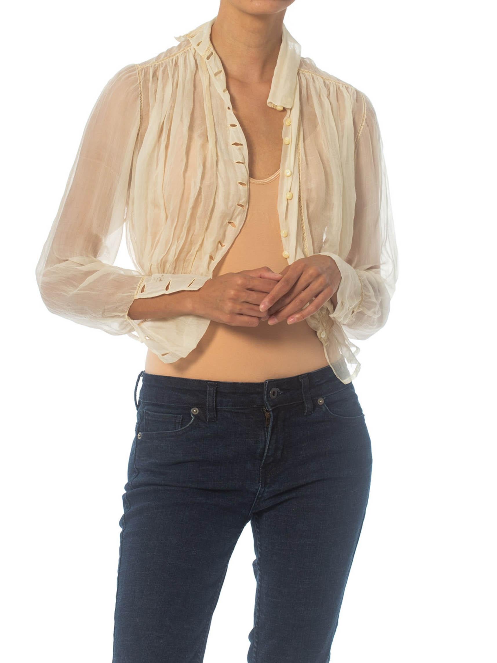 Blusa Eduardiana de Alta Costura de Seda Ligera Marfil con Nácar Pero Beige en venta