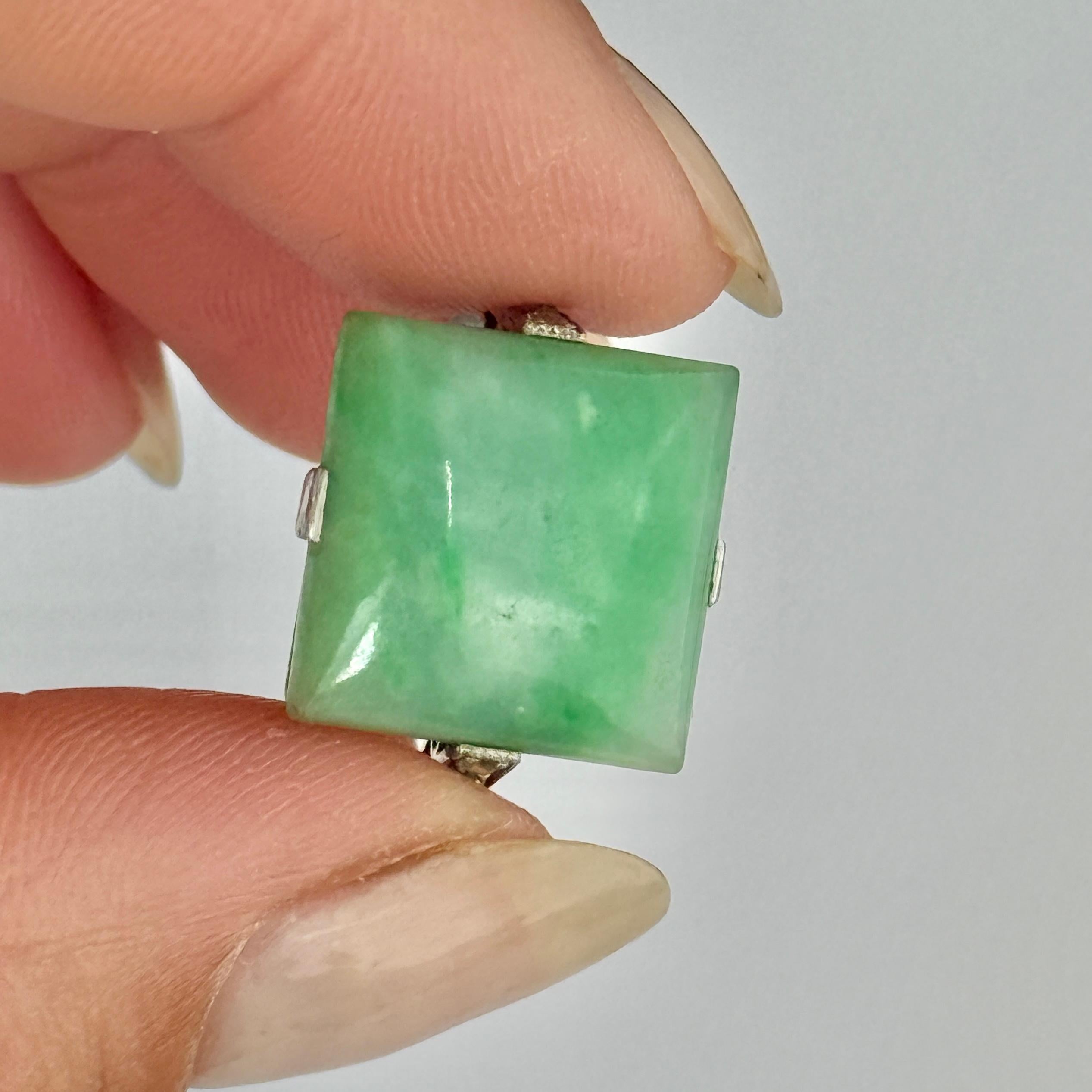 Taille cabochon Bague édouardienne en jade, diamant taille rose et or blanc 18 carats en vente