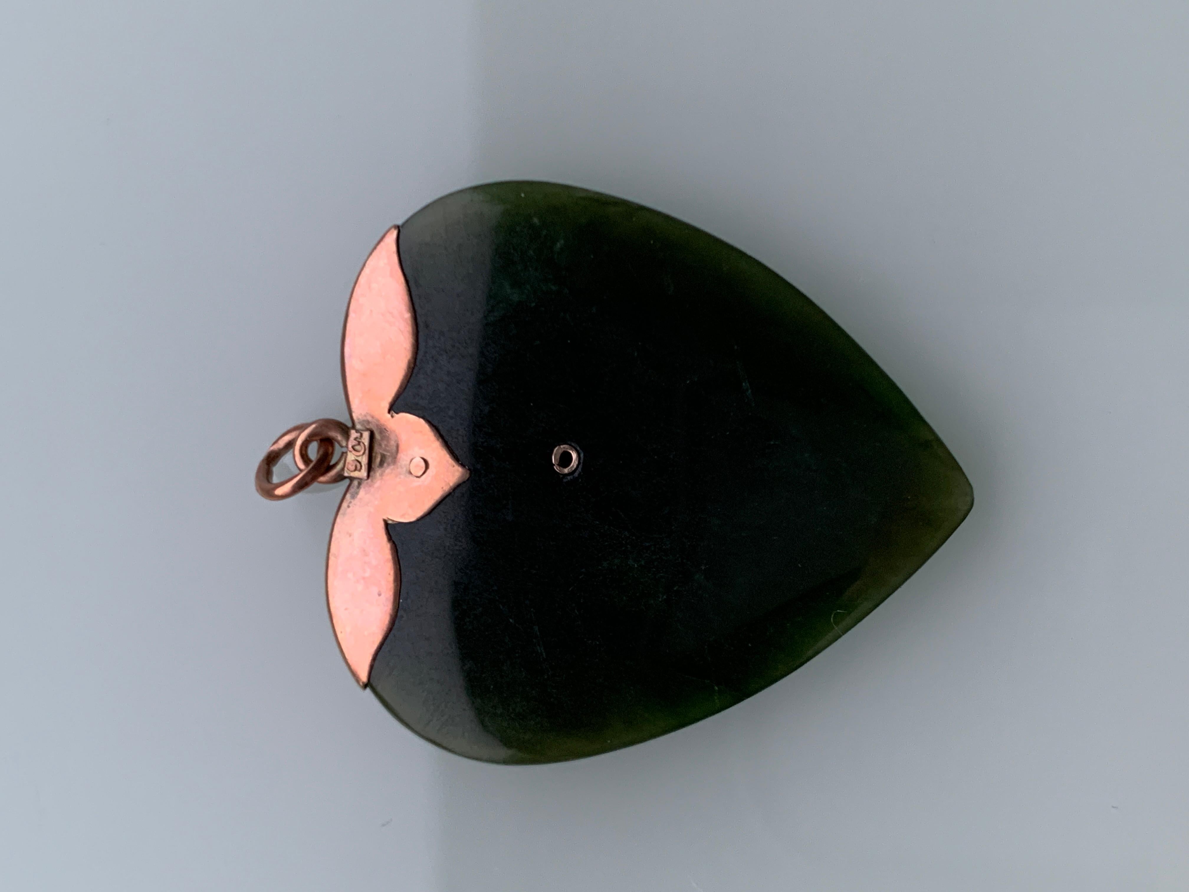 Edoardiano Cuore edoardiano in pietra di giada con oro rosa 9ct in vendita