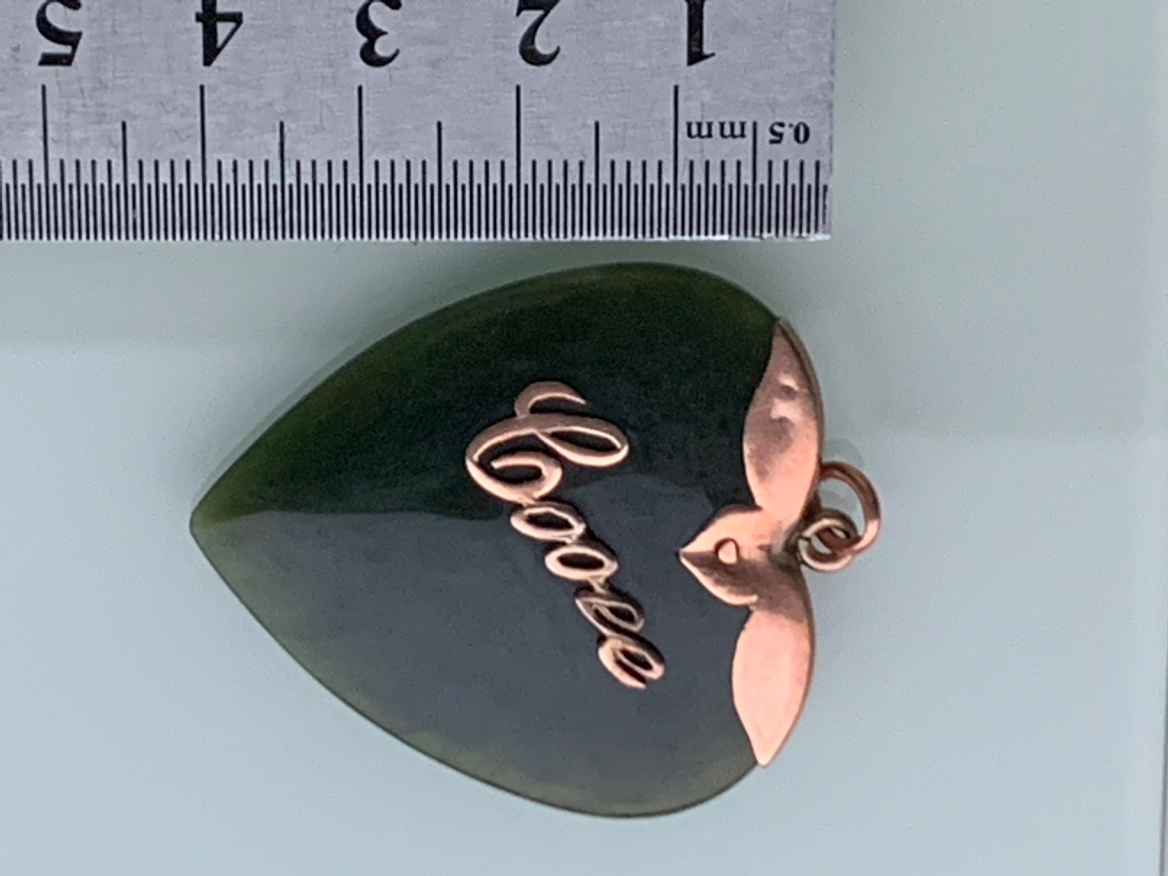 Cuore edoardiano in pietra di giada con oro rosa 9ct in vendita 3