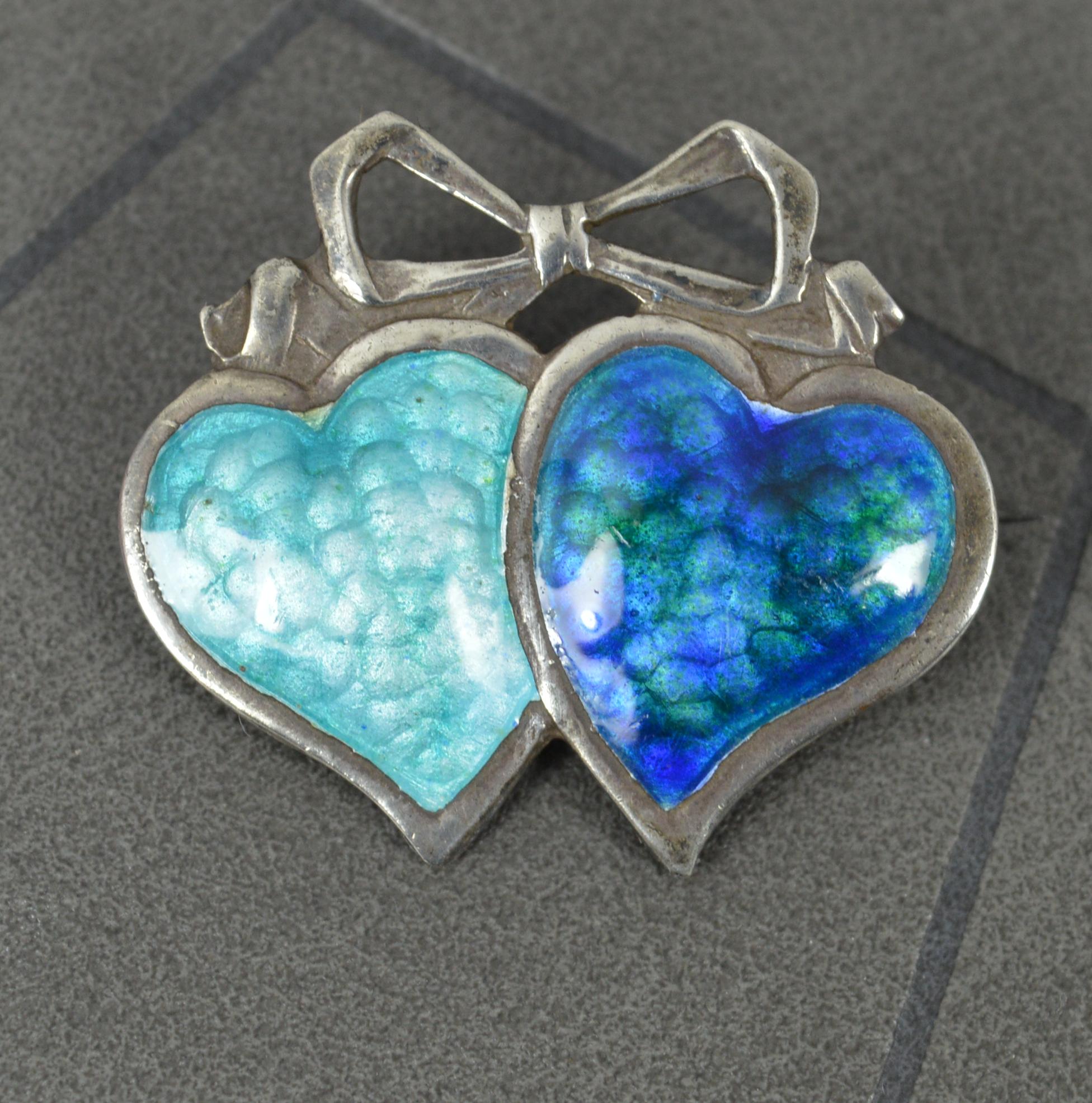 Edwardian James Fenton Sterling Silver and Enamel Double Heart Brooch In Excellent Condition In St Helens, GB
