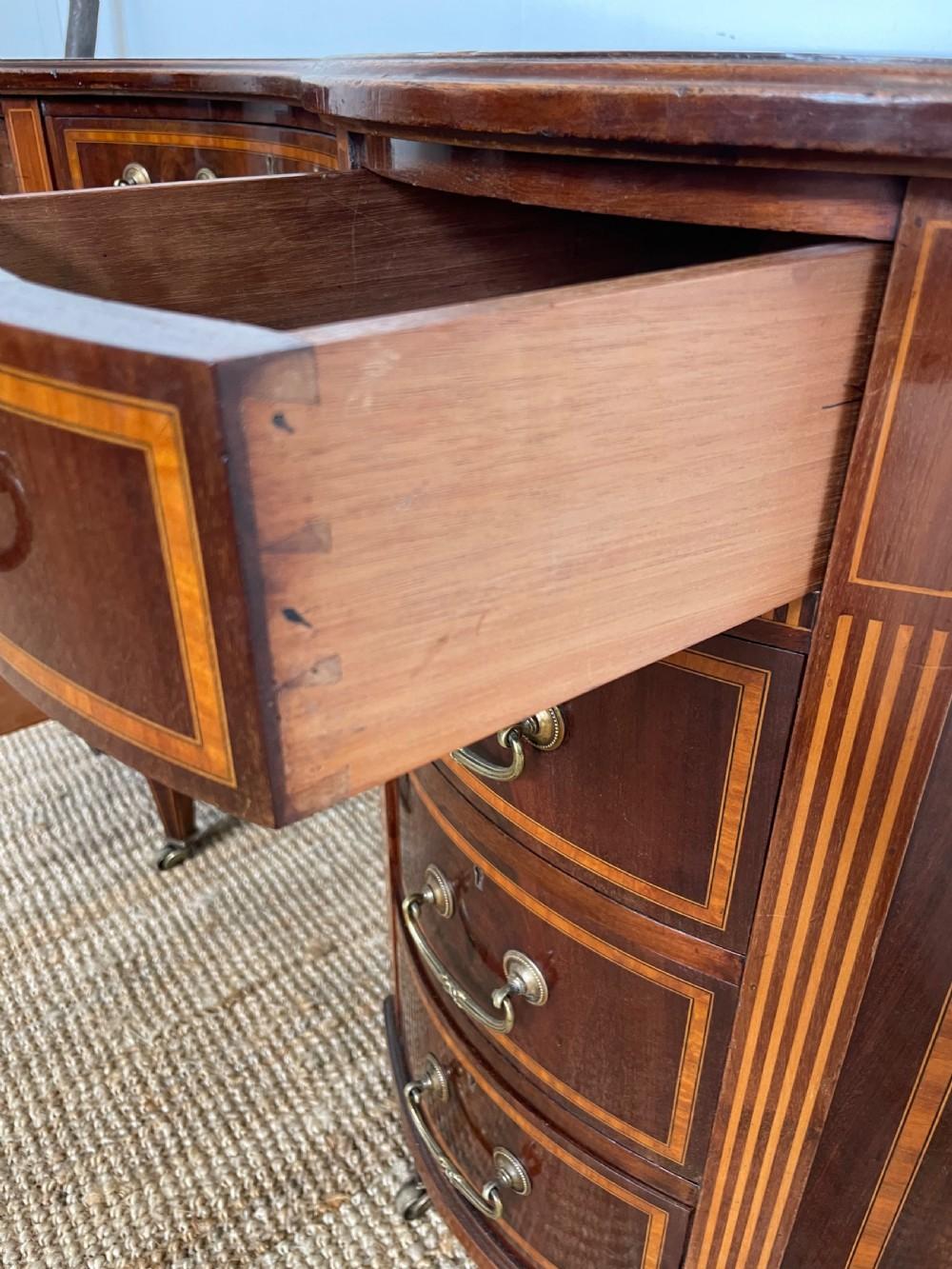 Mahogany Edwardian Kidney shaped writing desk  For Sale