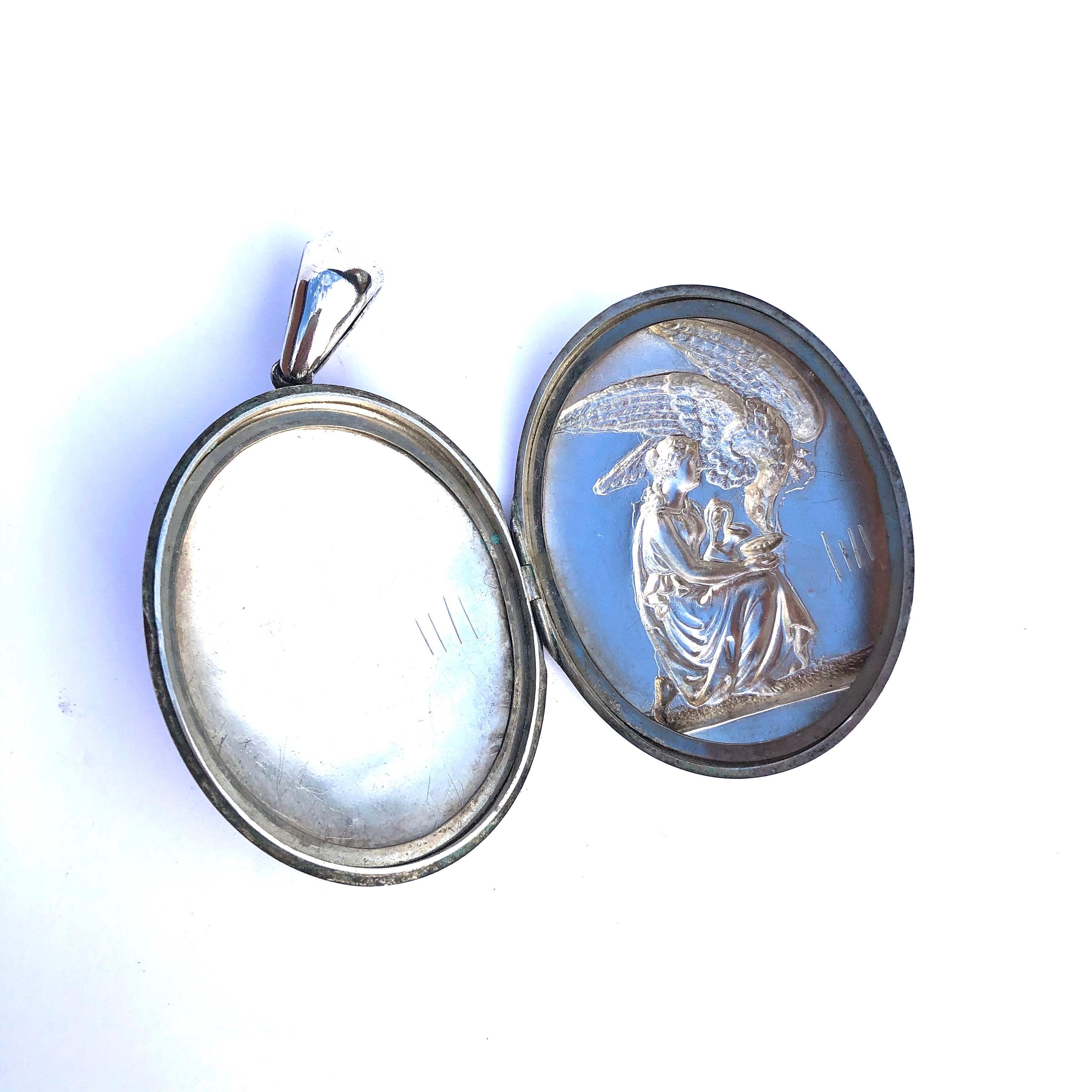 Edwardian Large Silver Locket In Good Condition In Chipping Campden, GB