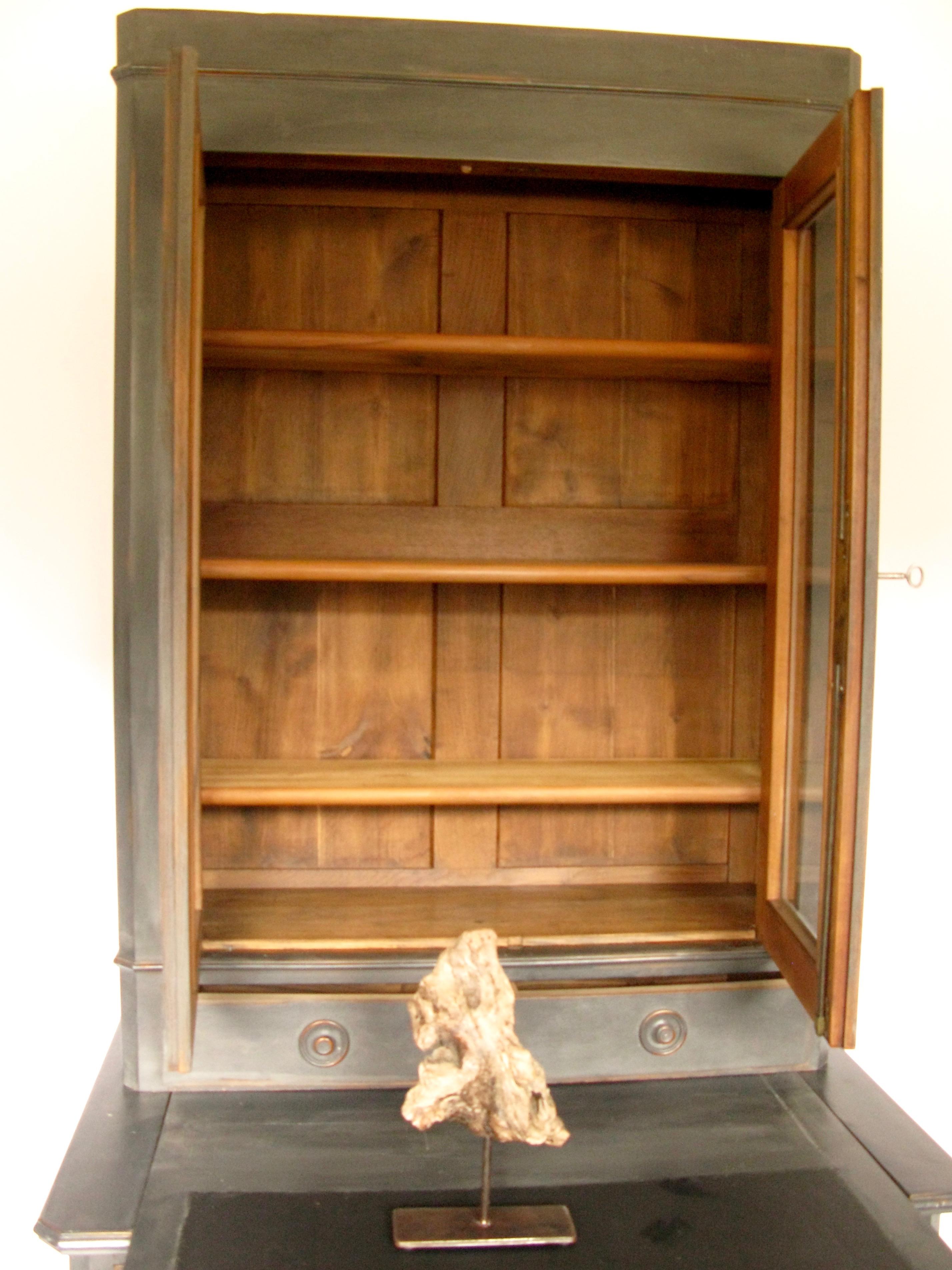Lovely Edwardian painted mahogany small library piece.
Space for books and an extending writing shelf.
This piece is a lovely and useful cabinet made in England and in perfect state
with working locks.
 