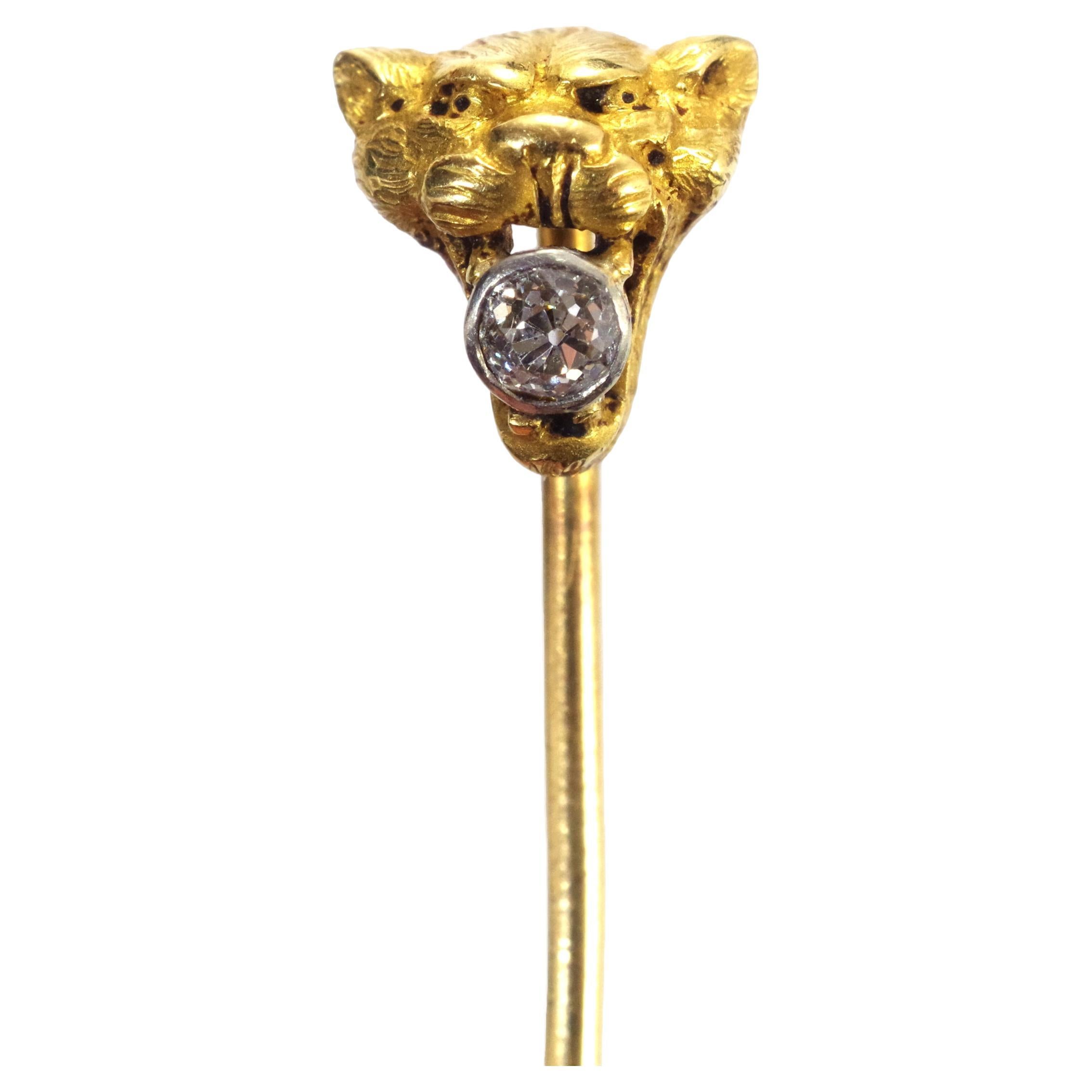 Edwardian lioness tie pin in 18-karat yellow gold and platinum For Sale