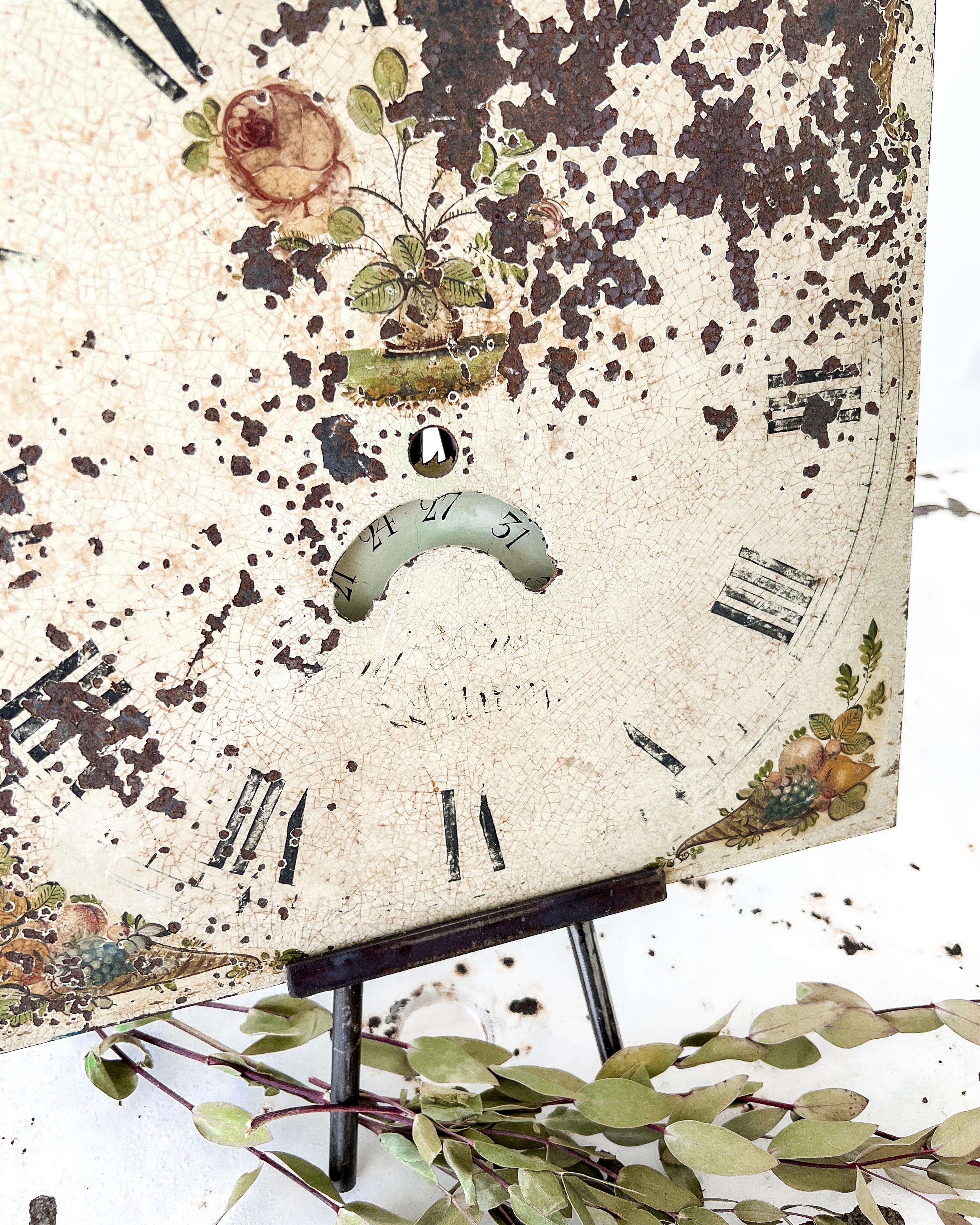 Horloge à cadran de type longcase du début du 19e siècle sur support personnalisé en vente 4