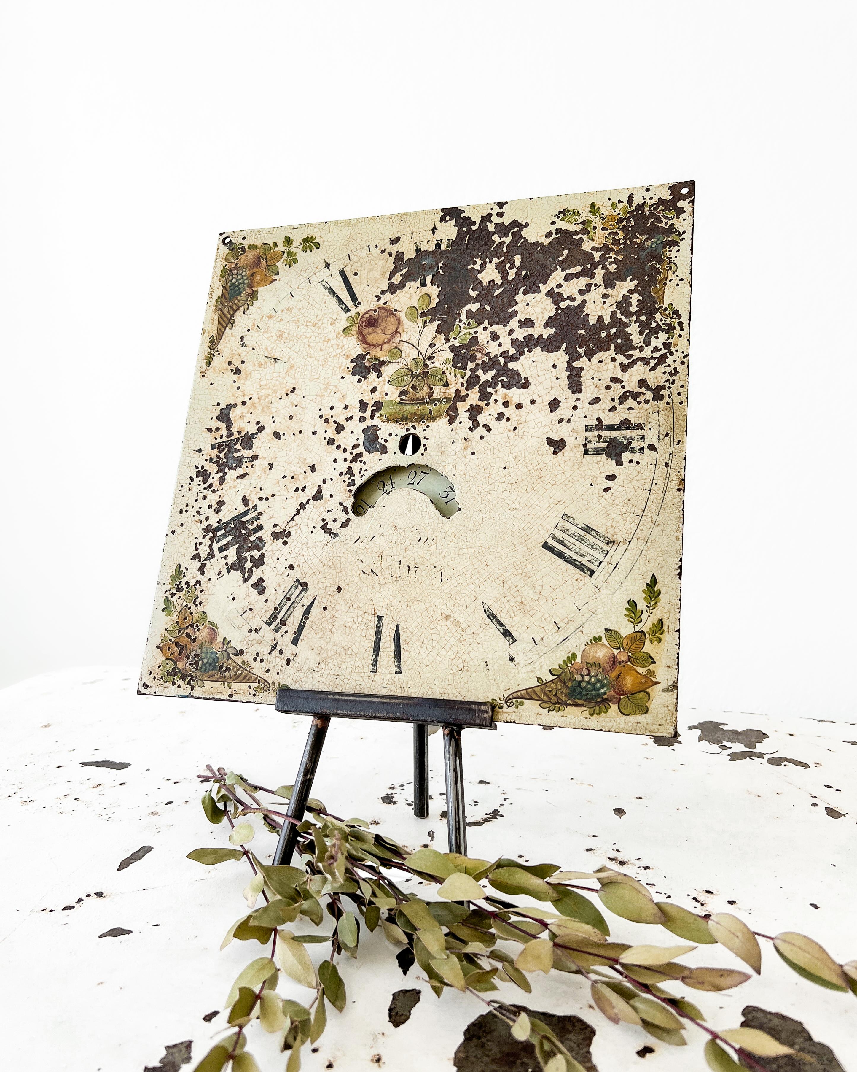 Anglais Horloge à cadran de type longcase du début du 19e siècle sur support personnalisé en vente