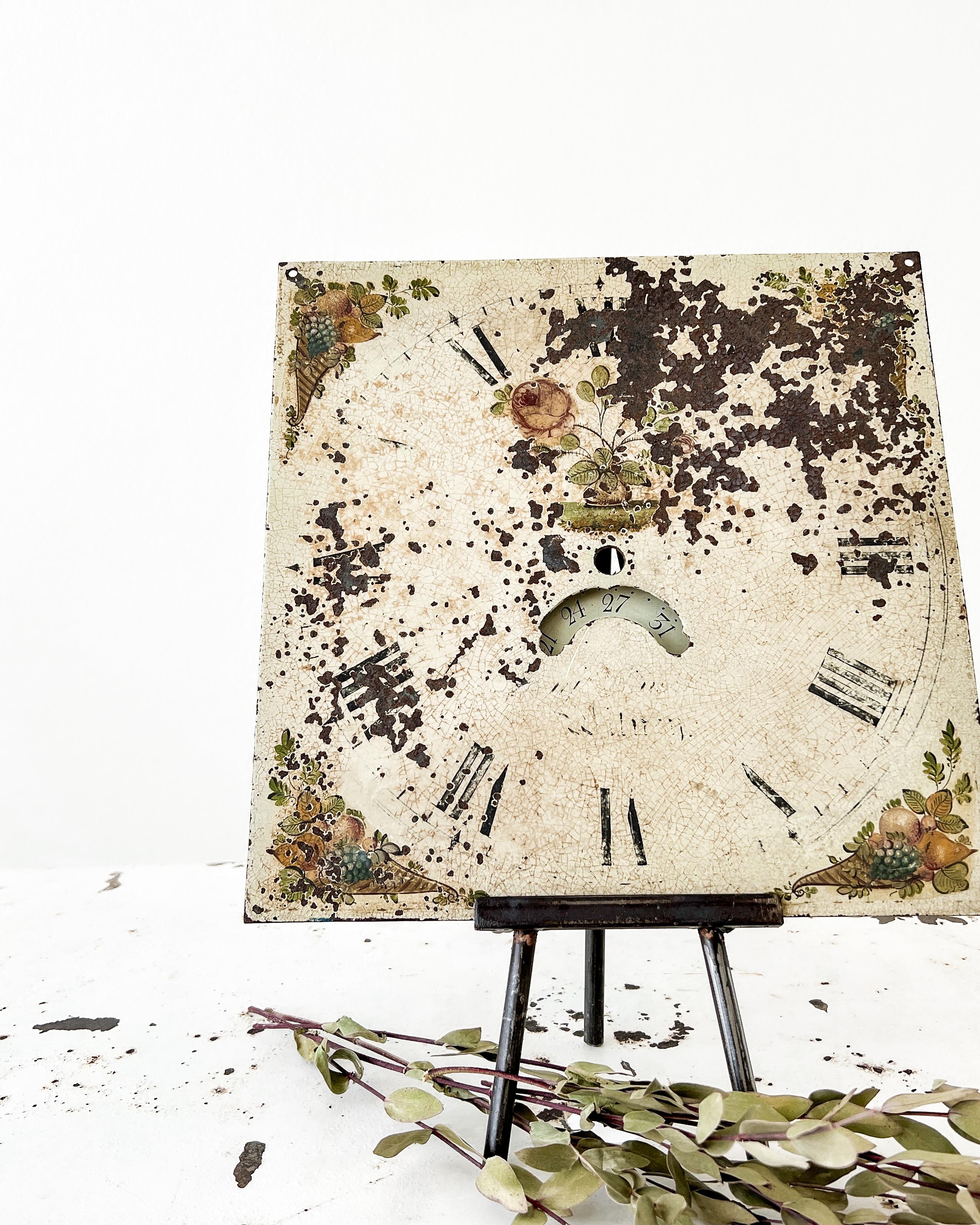 Fer Horloge à cadran de type longcase du début du 19e siècle sur support personnalisé en vente