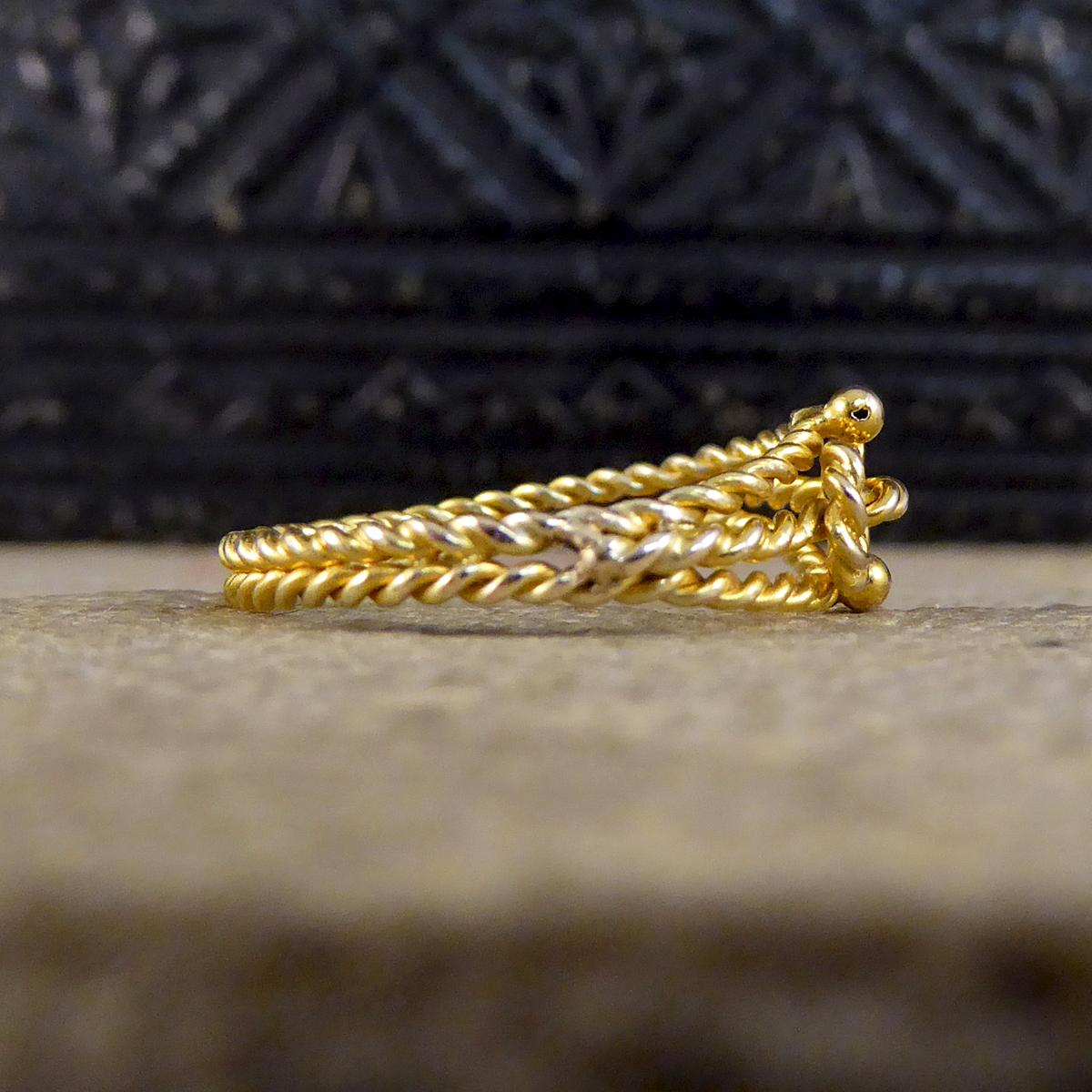 Edwardian Love Knot Ring Crafted in 9ct Yellow Gold In Good Condition In Yorkshire, West Yorkshire