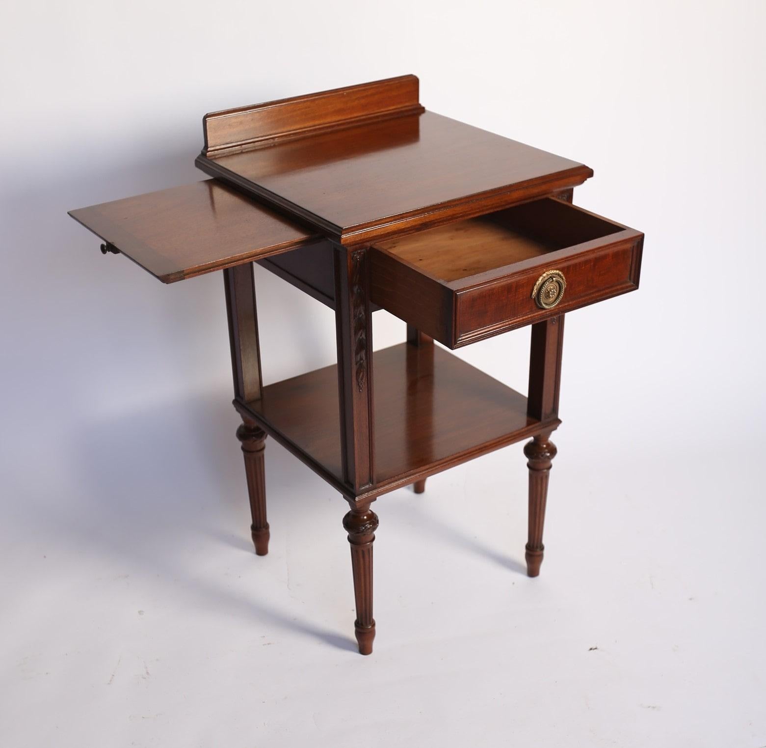 Édouardien Table édouardienne à 2 niveaux Waring & Gillow en vente