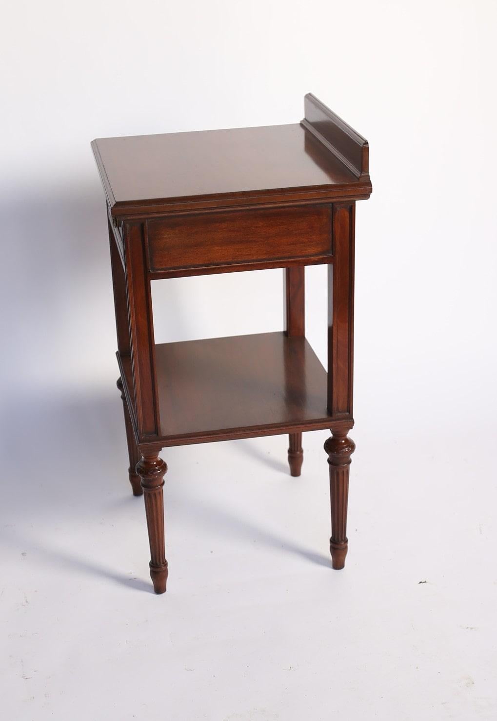 Table édouardienne à 2 niveaux Waring & Gillow Bon état - En vente à Dereham, GB