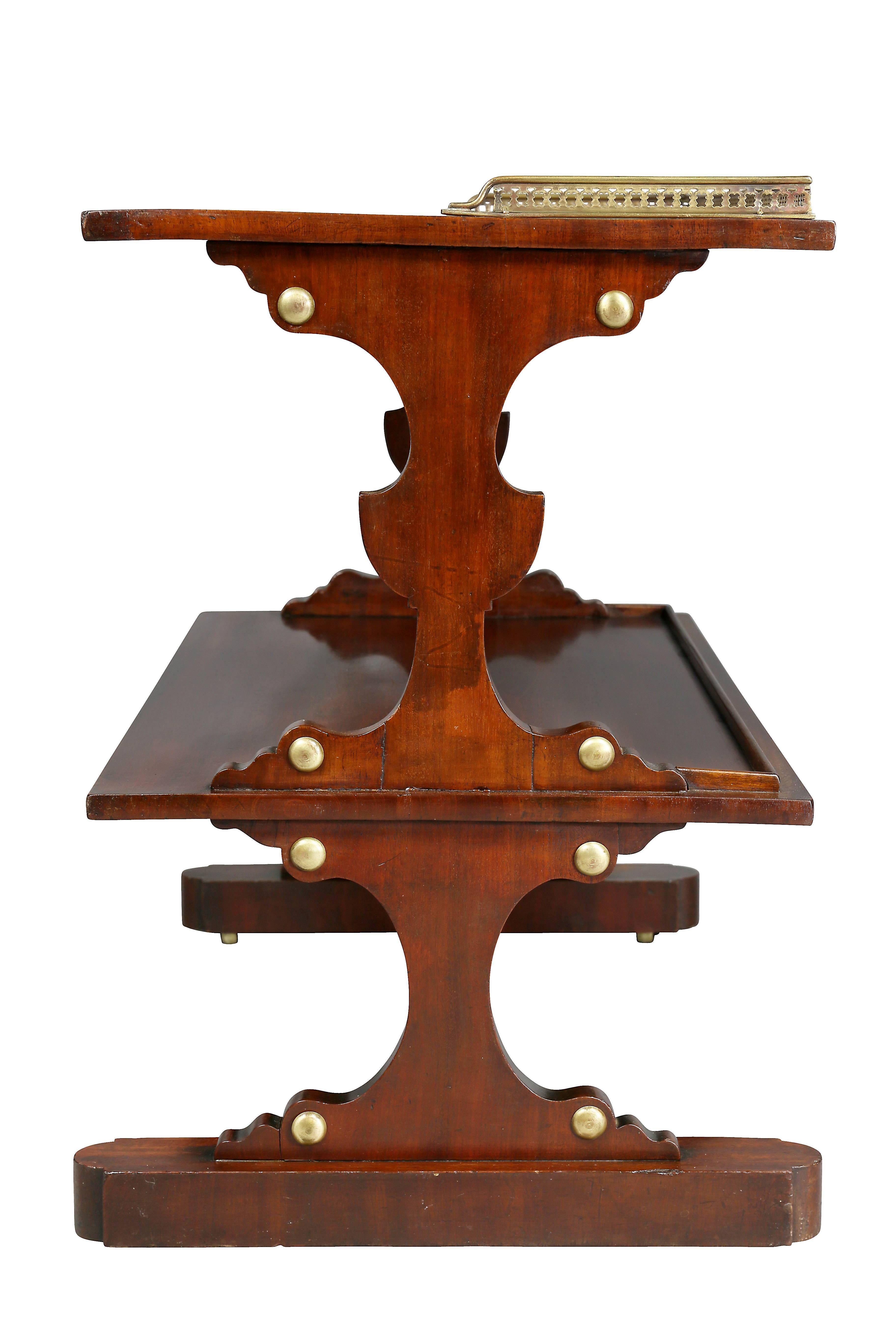 Edwardian Mahogany and Crossbanded End Table For Sale 1