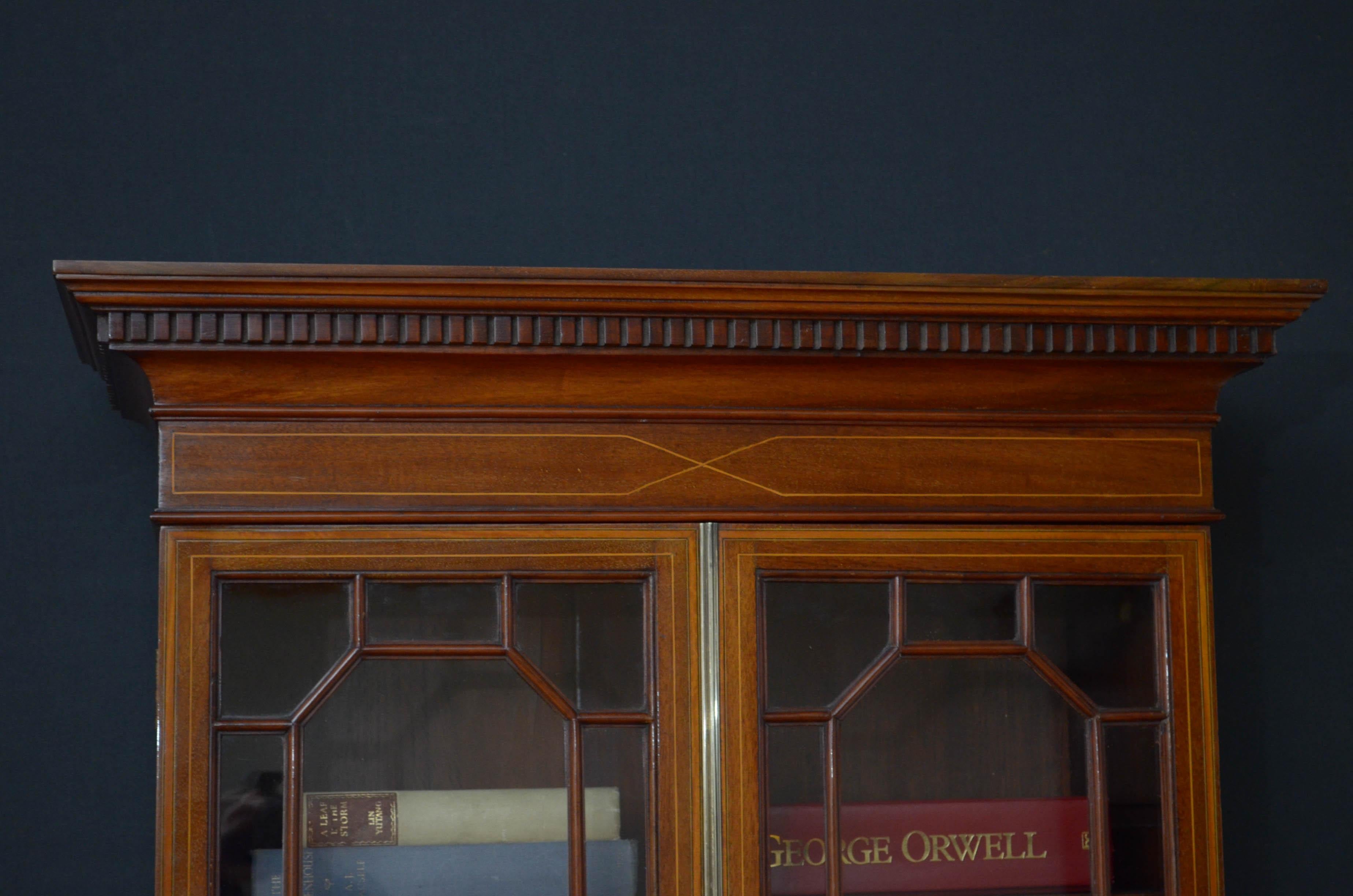 Edwardian Mahogany and Inlaid Bookcase In Good Condition In Whaley Bridge, GB