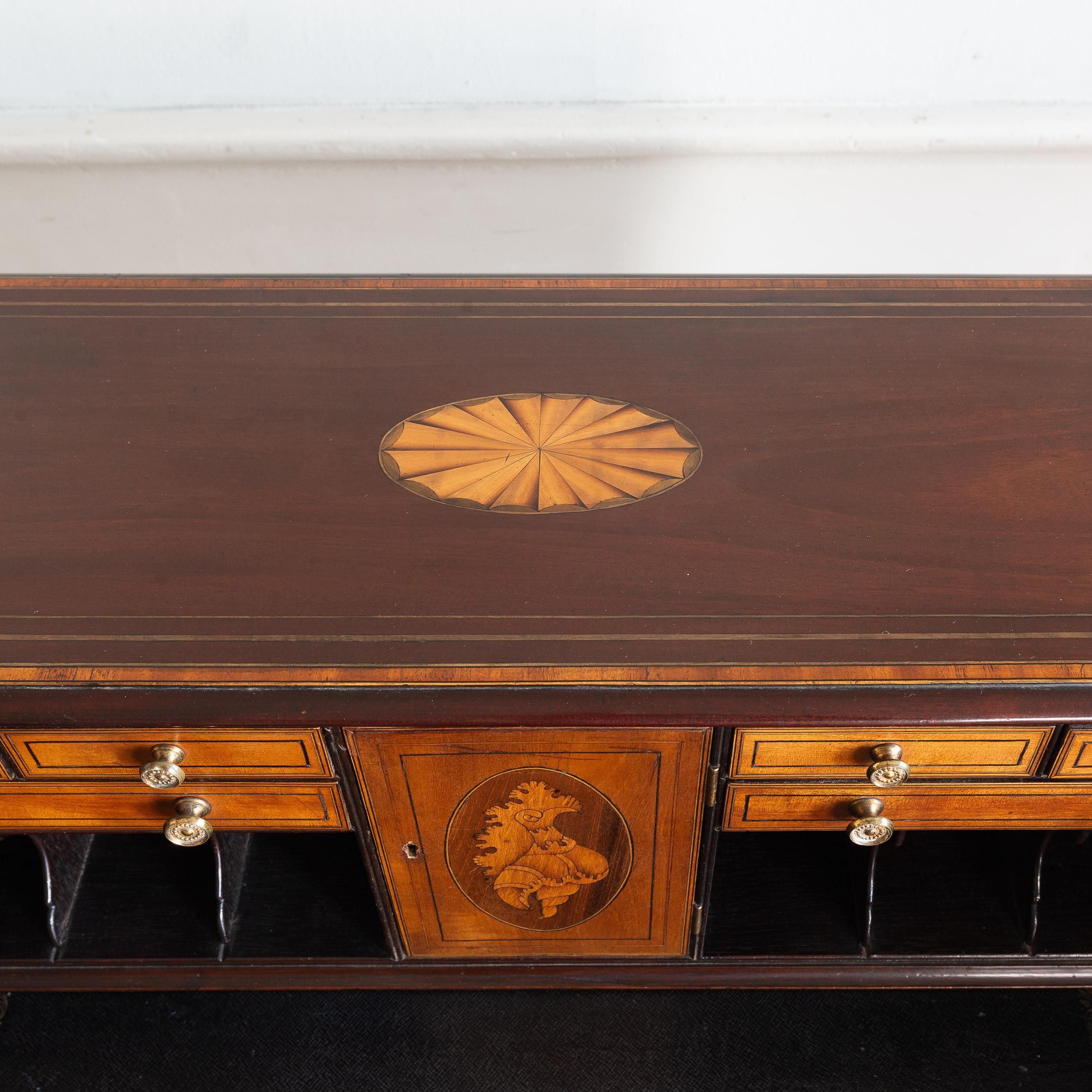 Carlton House-Schreibtisch aus edwardianischem Mahagoni und Seidenholz im Angebot 8