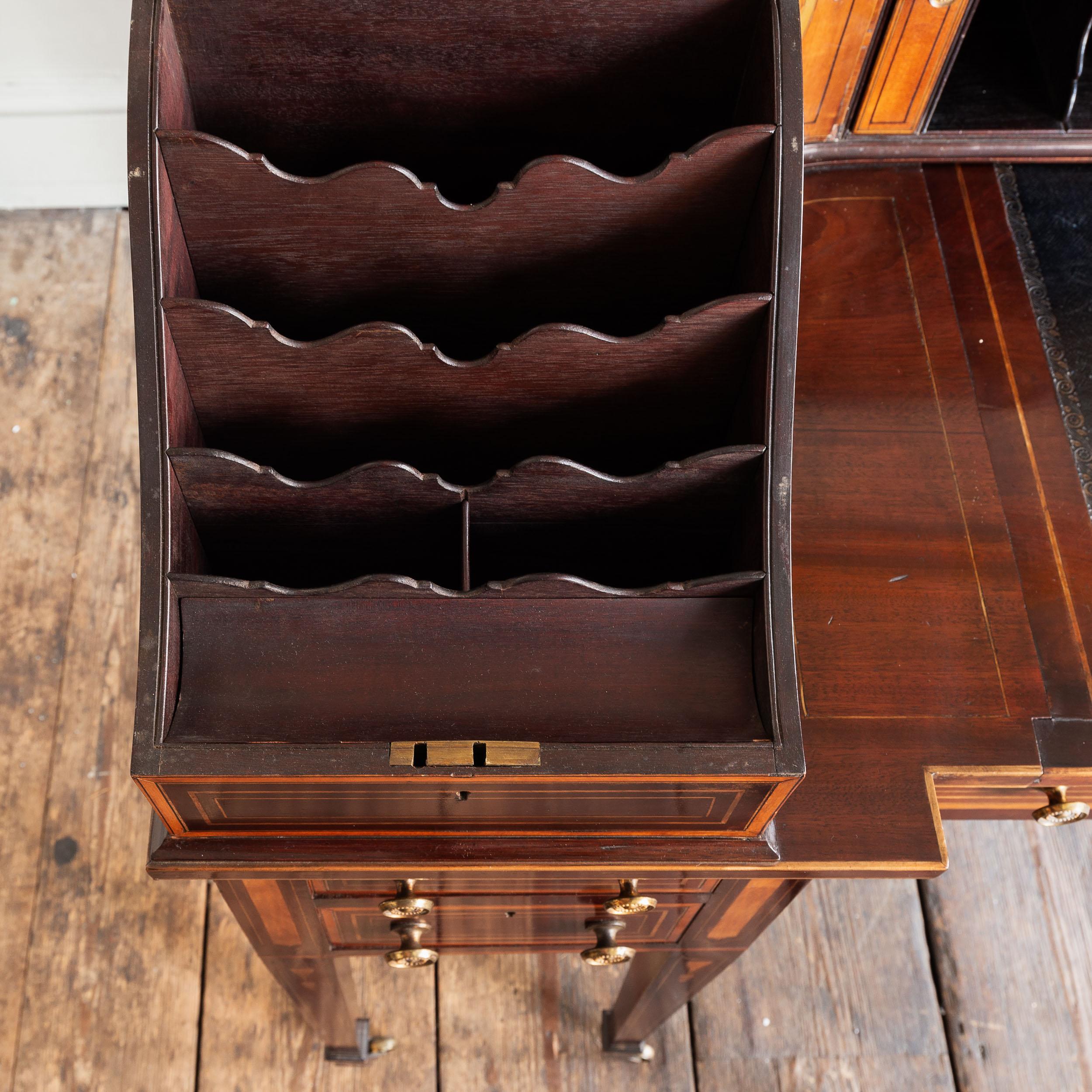 Carlton House-Schreibtisch aus edwardianischem Mahagoni und Seidenholz (Edwardian) im Angebot