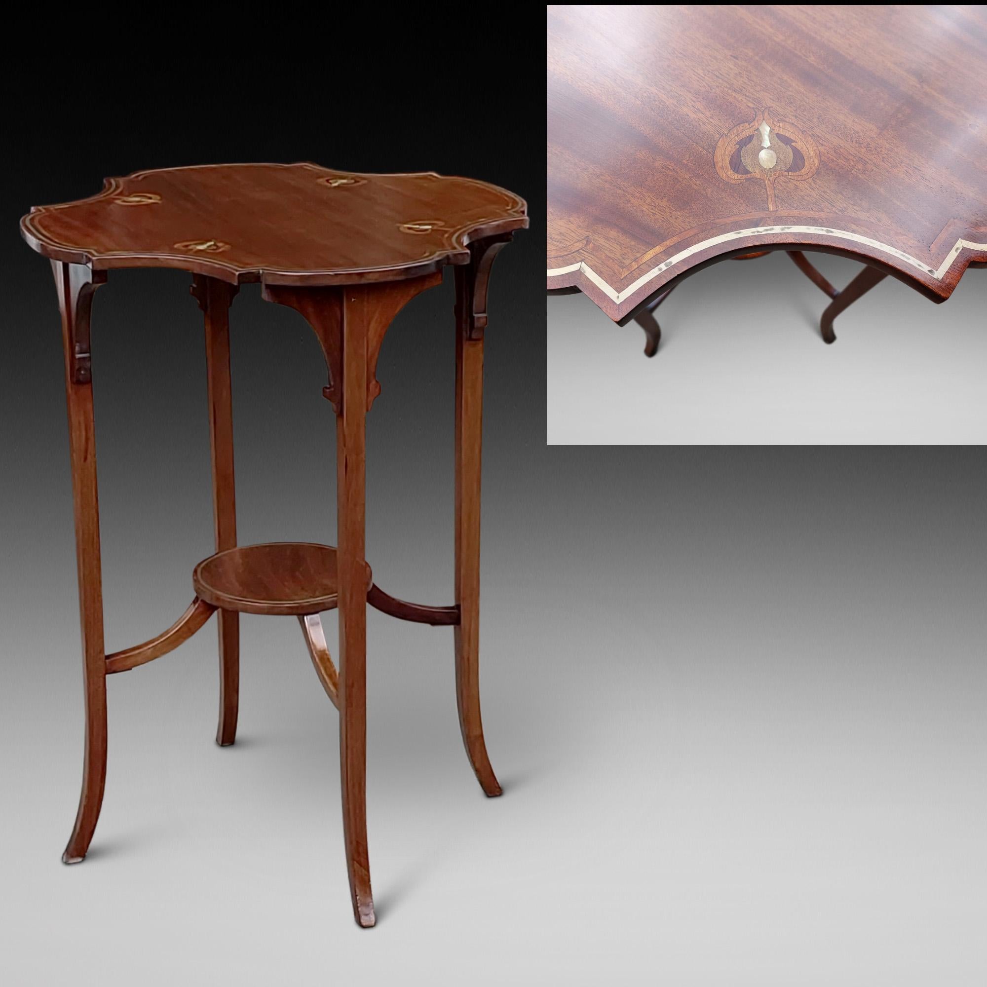 Mesa auxiliar Art Nouveau eduardiana de caoba con marquetería e incrustaciones de estaño - 21 