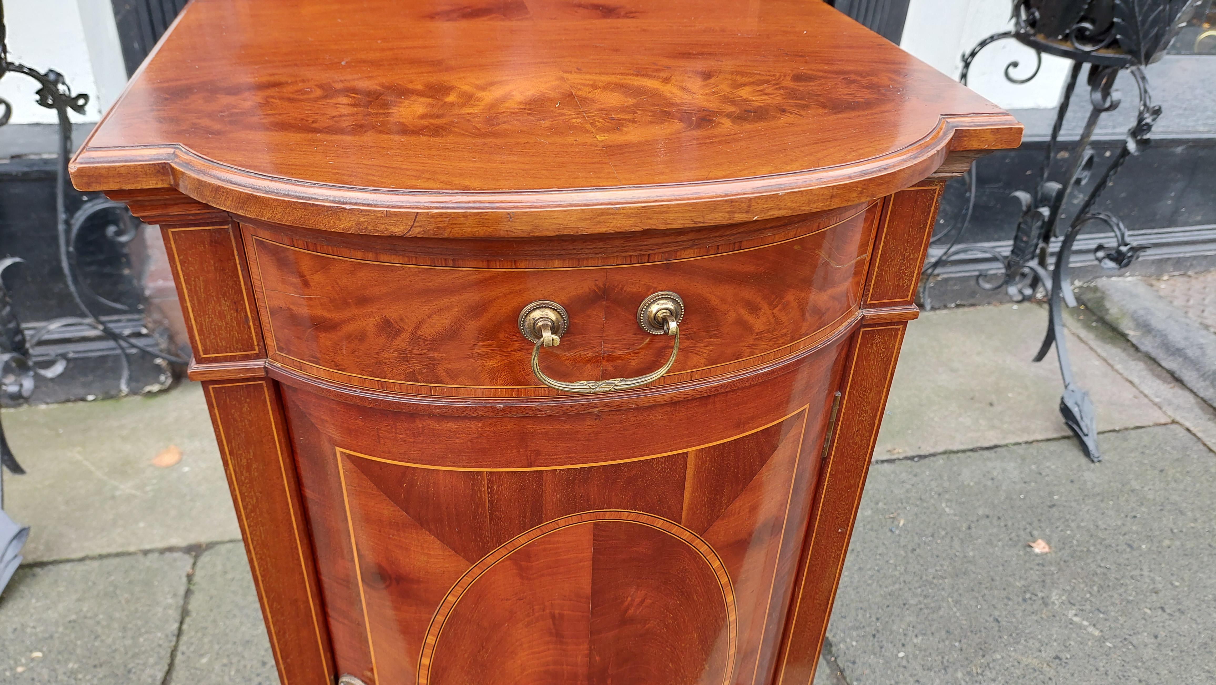 Edwardian Mahogany Bedside Cabinet In Good Condition For Sale In Altrincham, GB