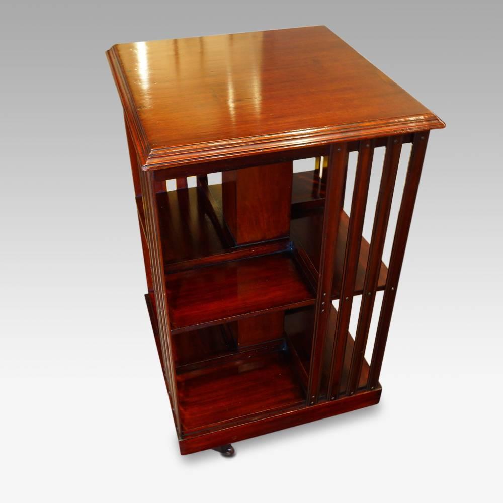 English Edwardian mahogany bookcase revolving on a base For Sale