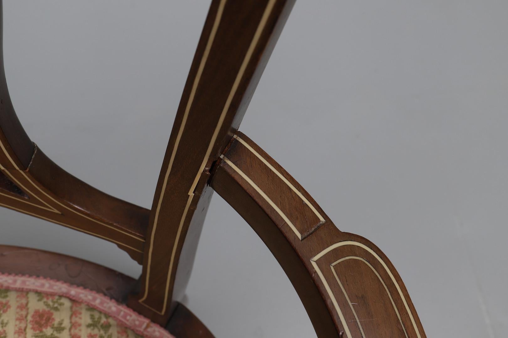 Début du 20ème siècle Fauteuil de salon édouardien en acajou, bois de buis incrusté d'os et structure ouverte en vente